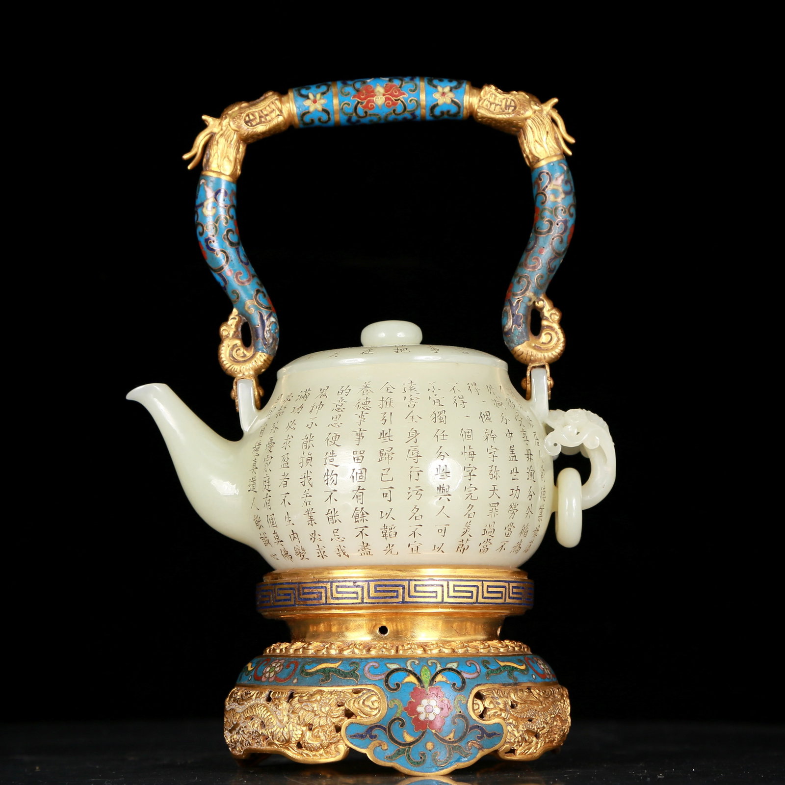 An exquisite white jade poetry teapot with cloisonné dragon pattern handle base: An exquisite white jade poetic teapot with cloisonné dragon pattern handle base, Qing Dynasty, China, Qianlong four-character mark, Size: 6.3inx3.5inx9.1in, Weight: 560g 清代 乾