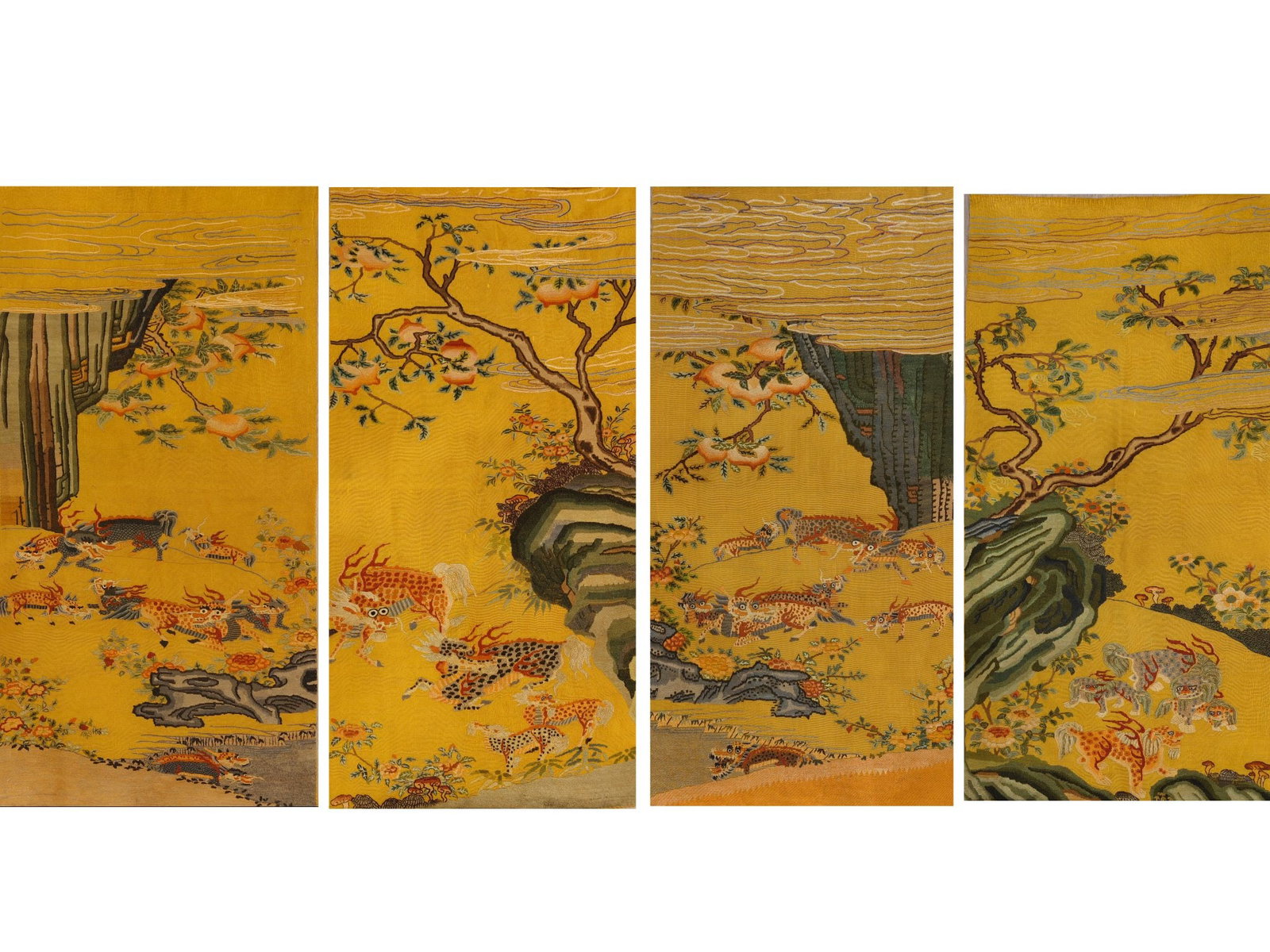 Exquisitely embroidered unicorn pattern four-stripe screen: Exquisitely embroidered four-striped screen with unicorn pattern, Qing Dynasty, China. The embroidery process uses needles and threads on the fabric to embroider various exquisite patterns and pattern