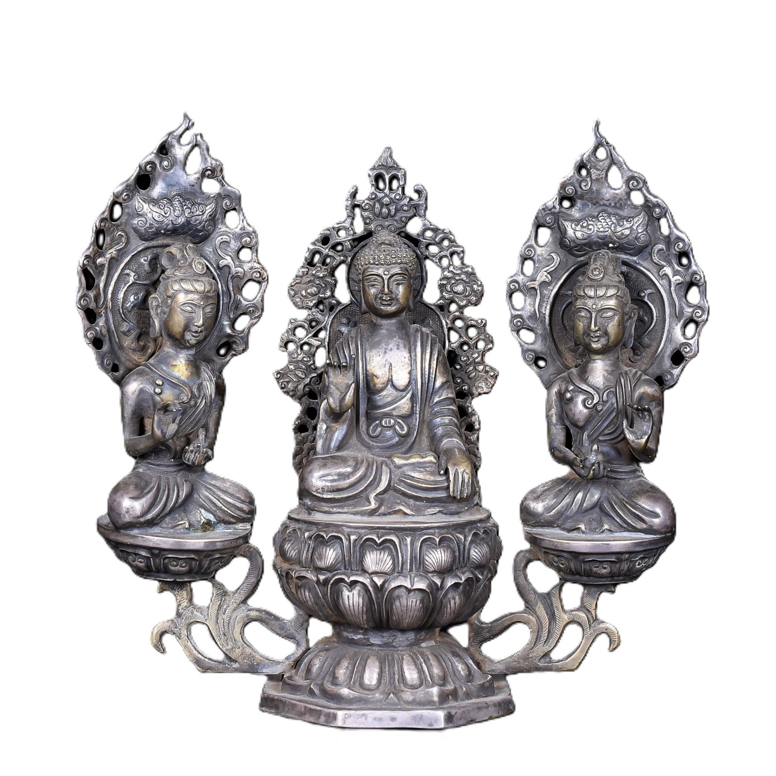 An Exquisite Silver Statue of Sakyamuni: An Exquisite Silver Statue of Sakyamuni,Qing Dynasty,China,Size:6.3inx6.7inx2.8in,Weight:747g 银释迦摩尼像,中国清代