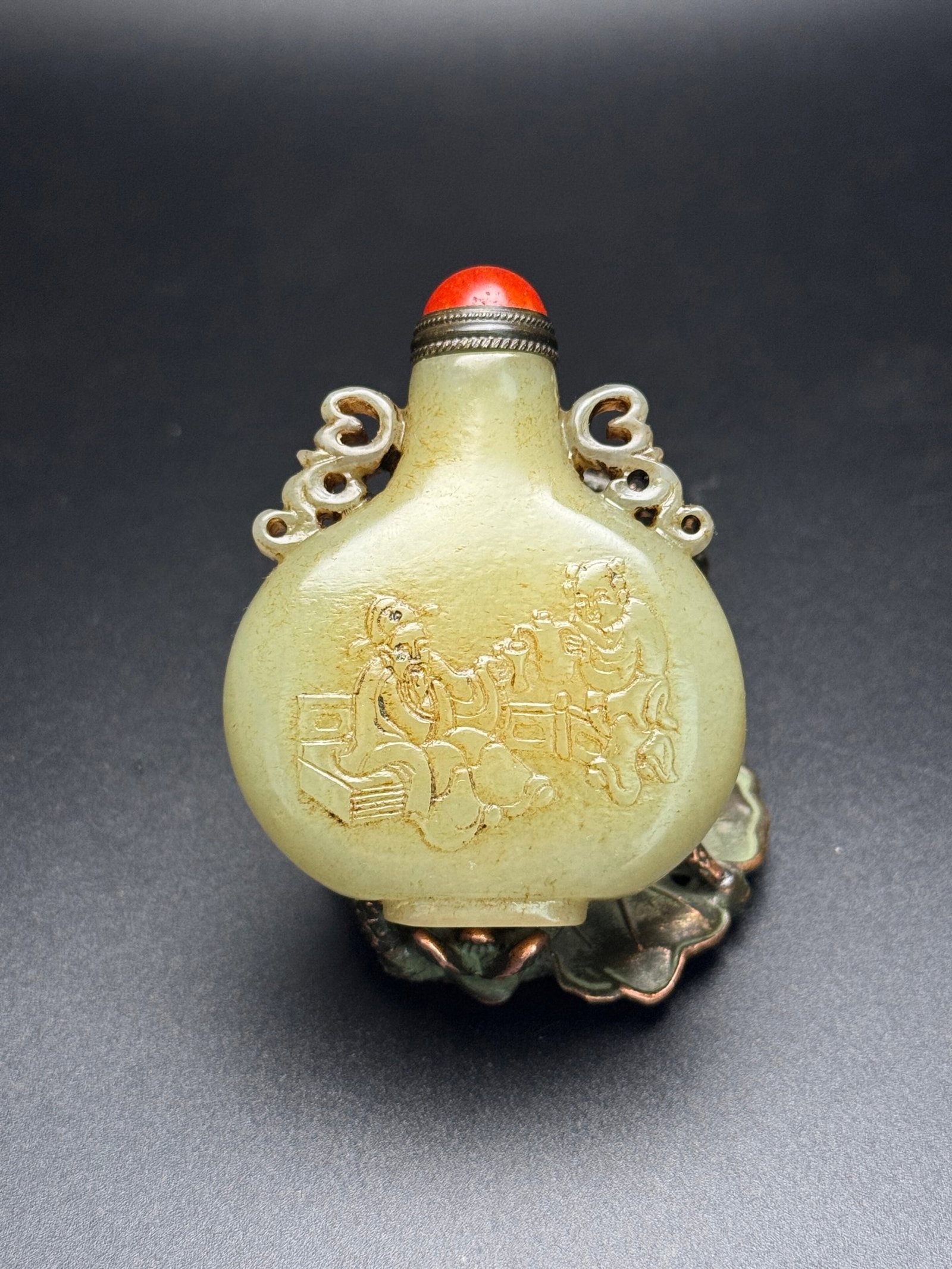 An Exquisite White Jade Character and Story Pattern Snuff Bottle: An Exquisite White Jade Character and Story Pattern Snuff Bottle,Qing Dynasty,China,Size:52mmx66mmx15mm,Weight:74g 白玉人物故事纹鼻烟壶,