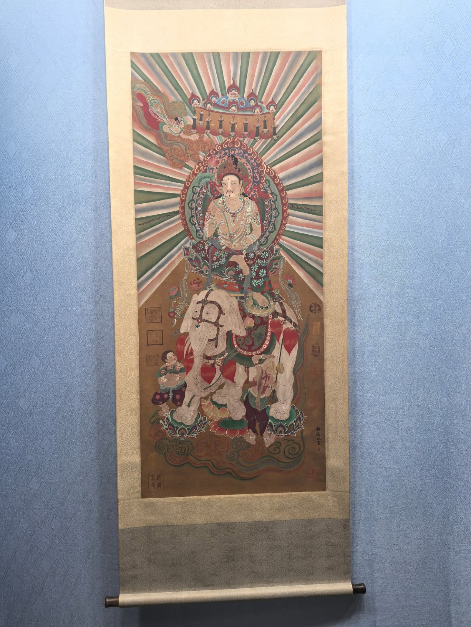 A Chinese Vertical Scroll Ink Painting of Buddha Statue on Silk: A Chinese Vertical Scroll Ink Painting of Buddha Statue on Silk,Gu Kaizhi,Size:23.2inx54.7in 一幅中国水墨绢本佛像立轴,顾&#