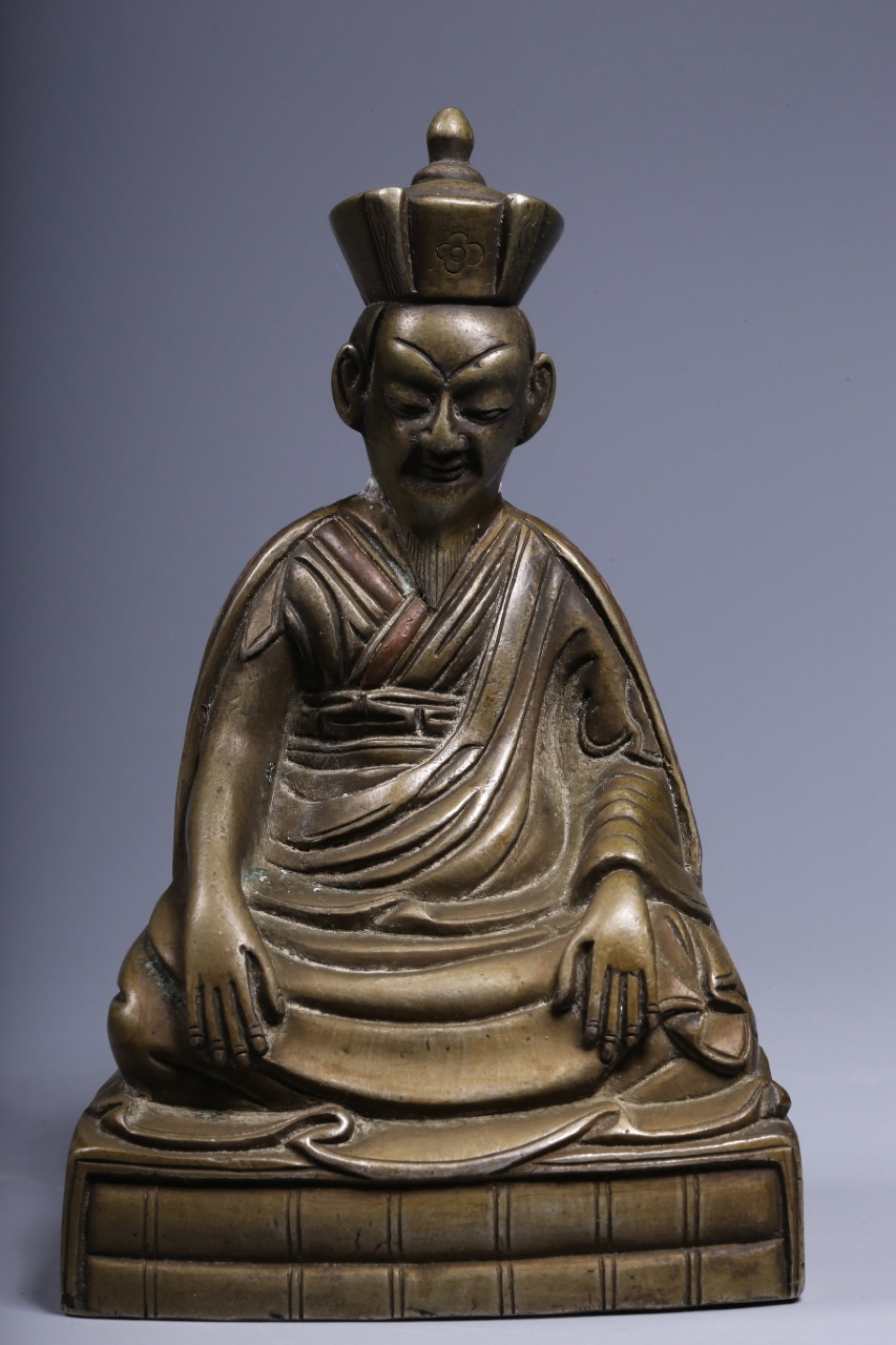 A Rare Bronze Statue of Guru: A Rare Bronze Statue of Guru,Qing Dynasty, China,Size:4.5inx2.8inx2.2in,Weight:547g 铜上师像,中国清代