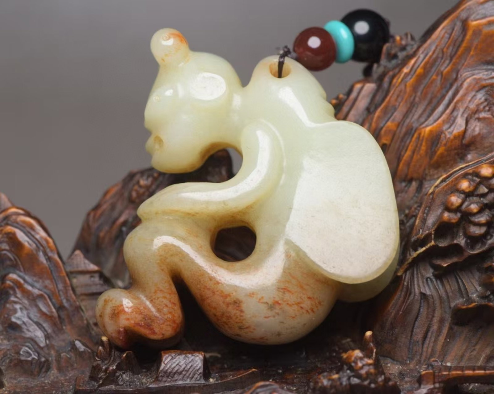 An Exquisite White Jade Figure Pendant: An Exquisite White Jade Figure Pendant,Qing Dynasty,China,Size:2.2inx2inx0.7in,Weight:81g 白玉人物挂件,中国清代