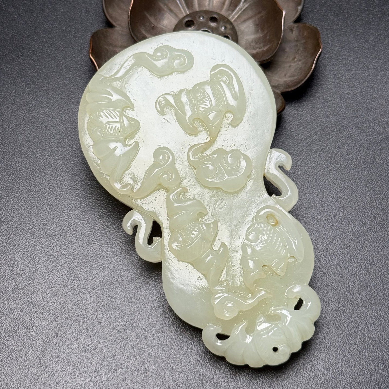 An Exquisite White Jade Bats Pattern Pendant - 2