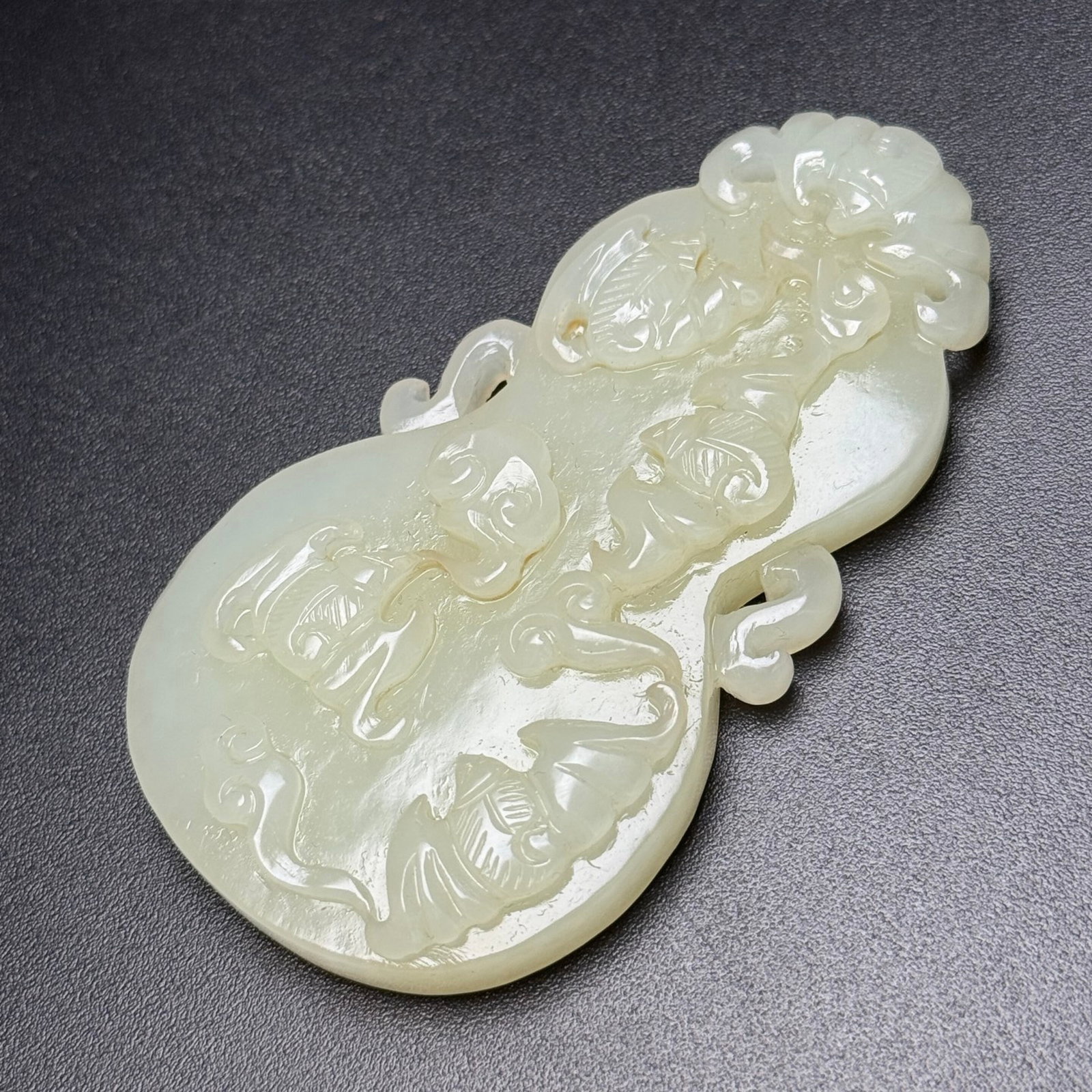 An Exquisite White Jade Bats Pattern Pendant - 5