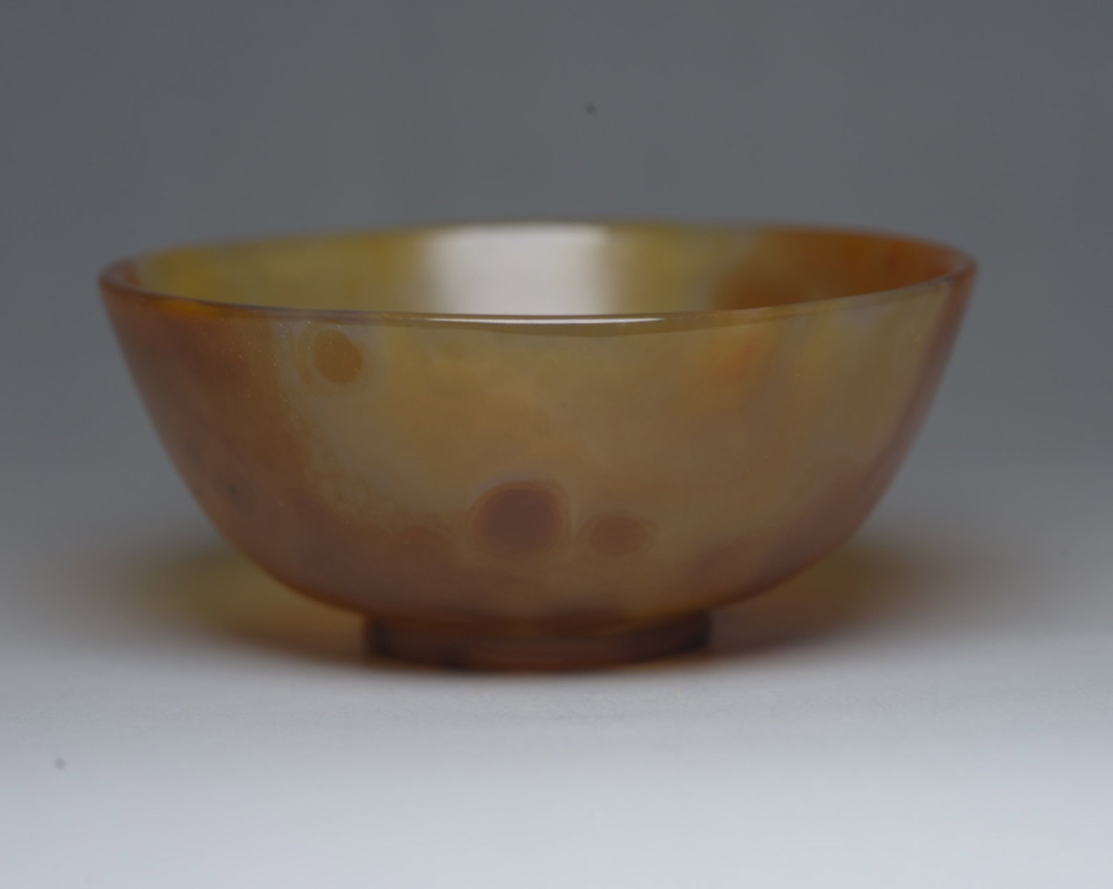 An Exquisite Agate Bowl: An Exquisite Agate Bowl,Qing Dynasty,China,Size:3.8inx3.8inx1.6in,Weight:106g 玛瑙碗,中国清代