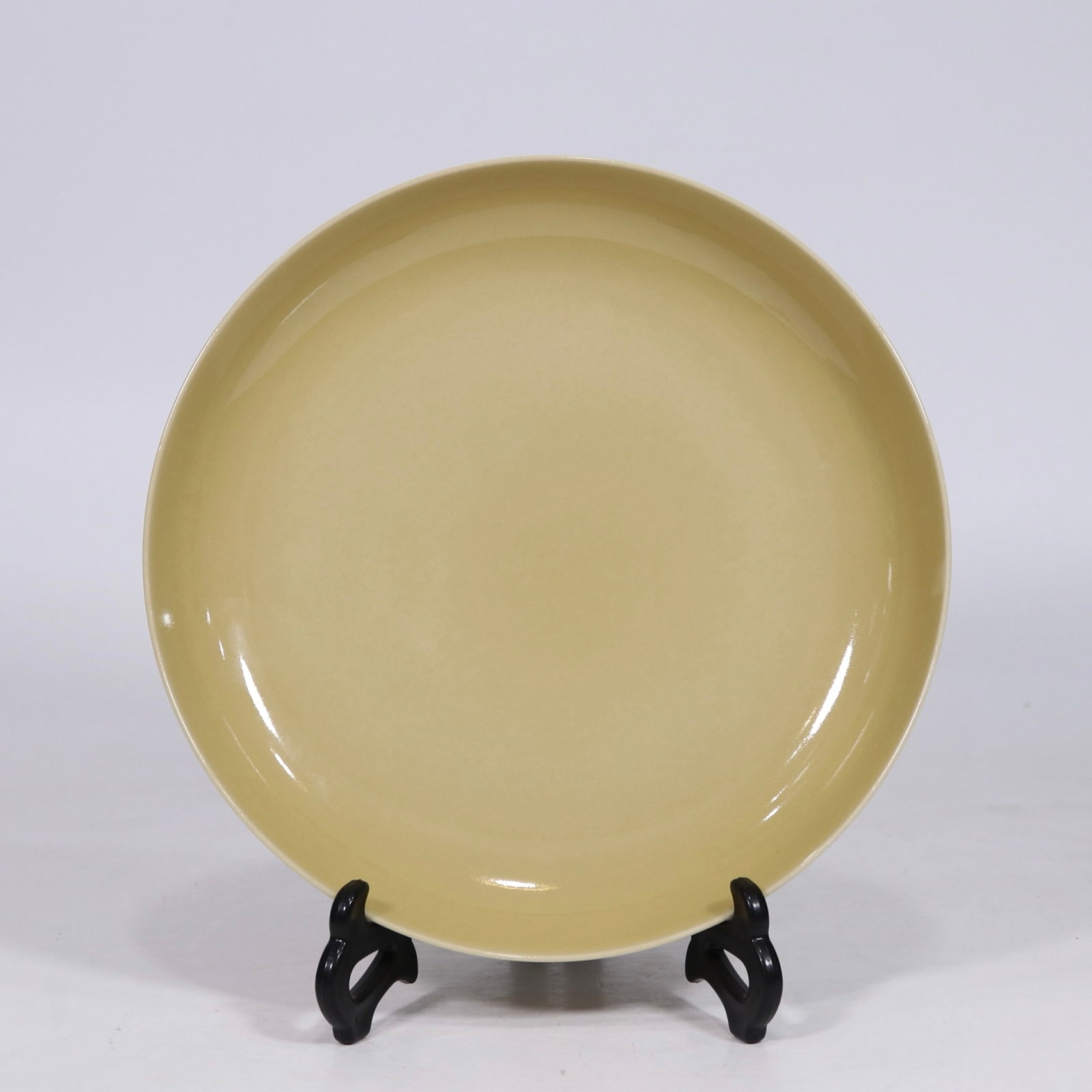 An Exquisite Yellow Glazed Plate: An Exquisite Yellow Glazed Plate,Qing Dynasty,China,Yongzheng Six-character Mark,Size:9.4in 黄釉盘,中国清代,雍正六字款