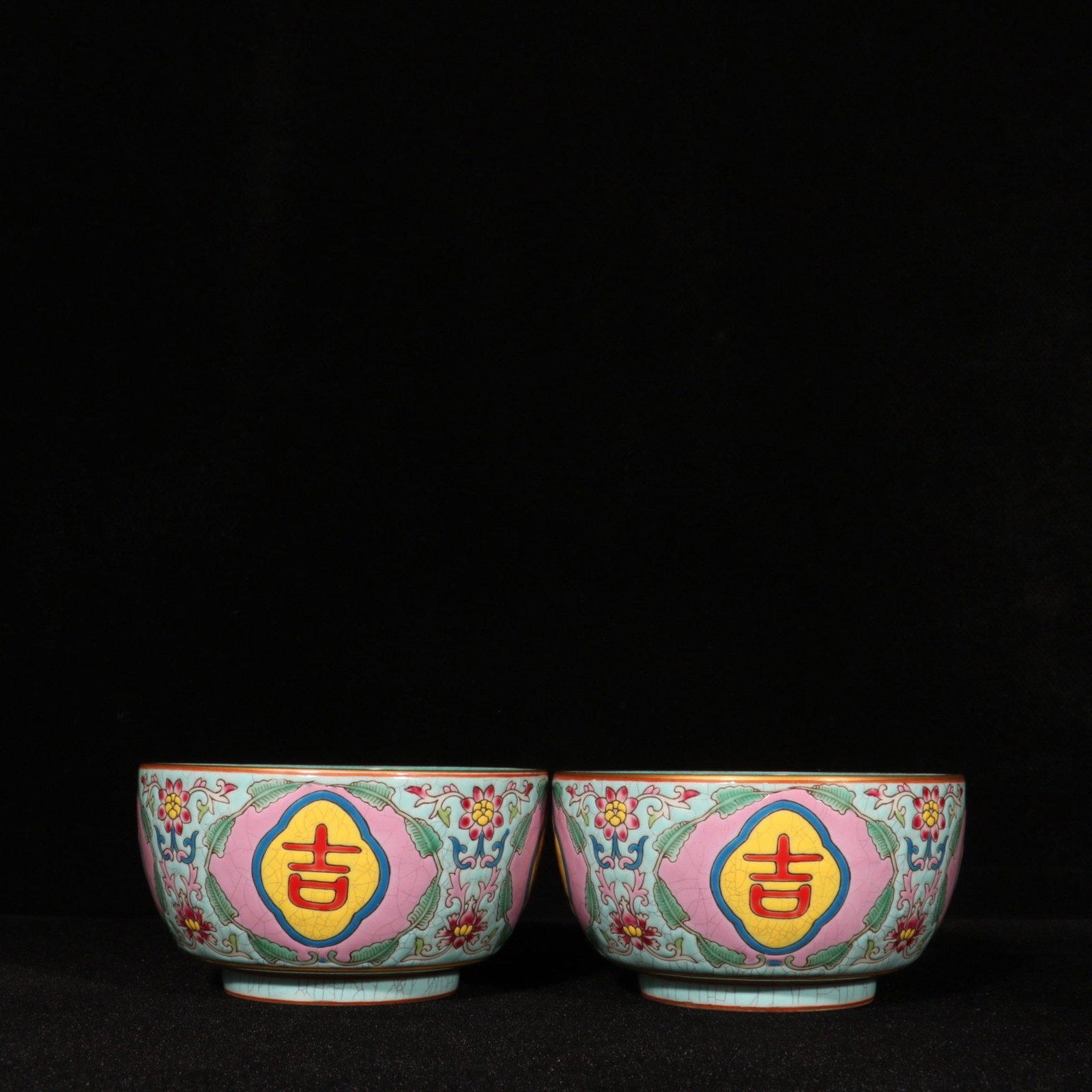 A Pair of Exquisite Enamel Painted Gold Flower Pattern Cups: A Pair of Exquisite Enamel Painted Gold Flower Pattern Cups,Qing Dynasty,China,Yongzheng Six-character Mark,Size:2inx3.5in 一对珐琅彩描金花卉ń