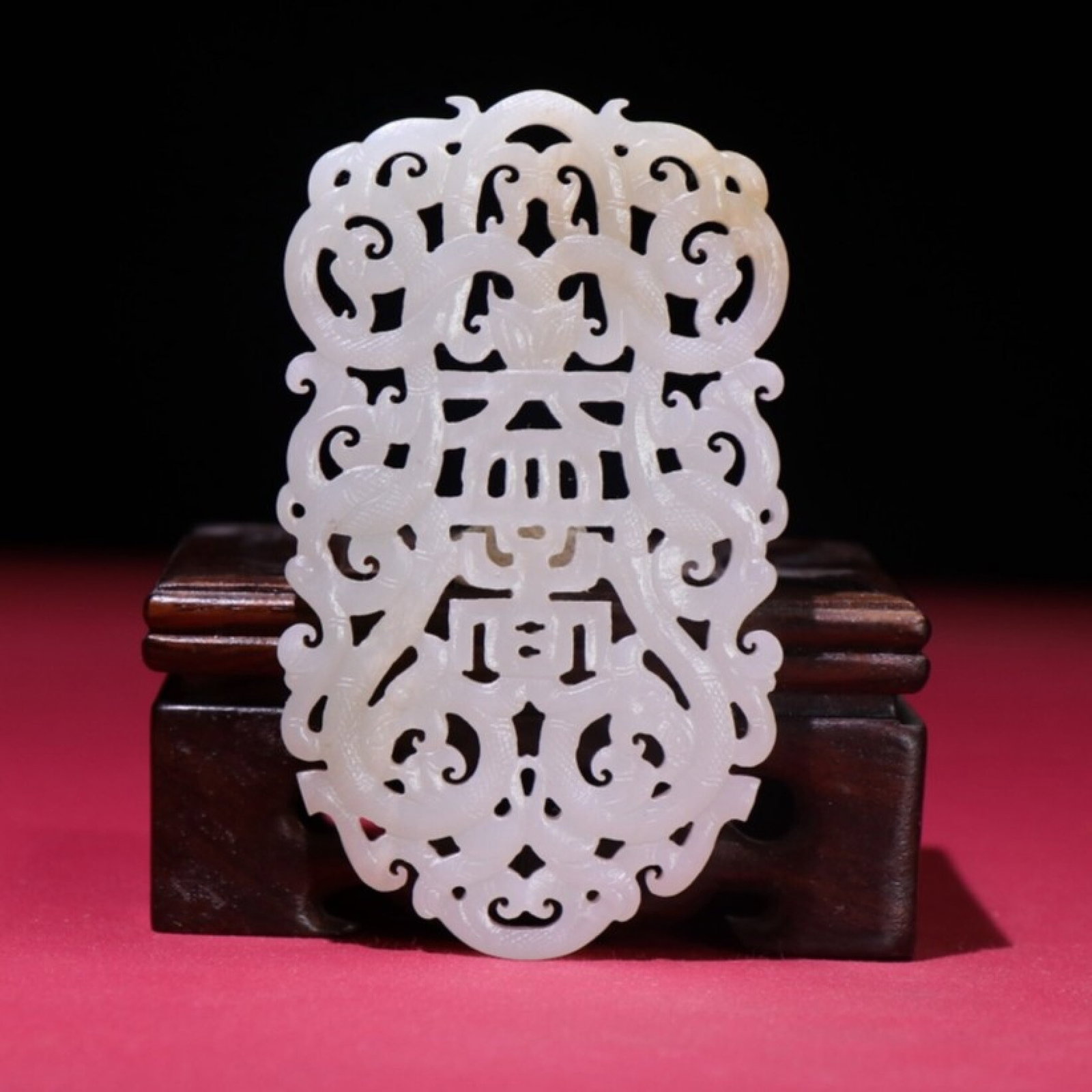 White Jade Dragon Pendant: White Jade Dragon Pendant,Qing Dynasty,China,Size:86mmx50mmx7mm,Weight:58g 白玉龙牌,中国清代