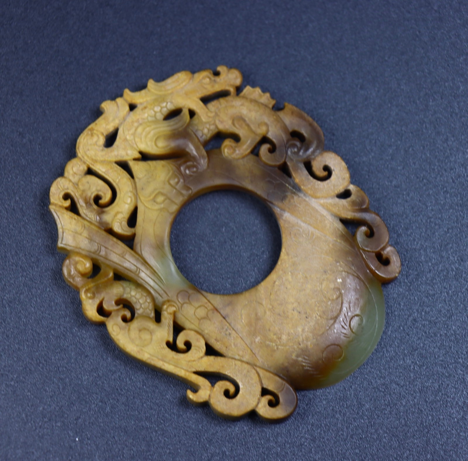 An Exquisite Seed Material Chi-Dragon Pattern Pendant - 3
