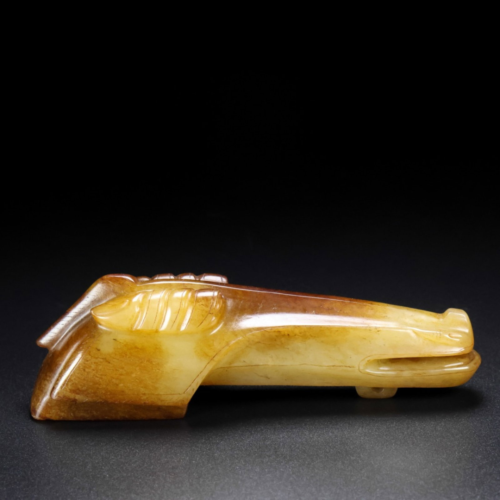 An Archaic Gaogu yu Horse's head Ornament: An Archaic Gaogu yu Horse's head Ornament,Ancient Time, China, Size:5.1inx1.4inx1.4in, Weight:193g 高古玉马头摆件,中国远古时