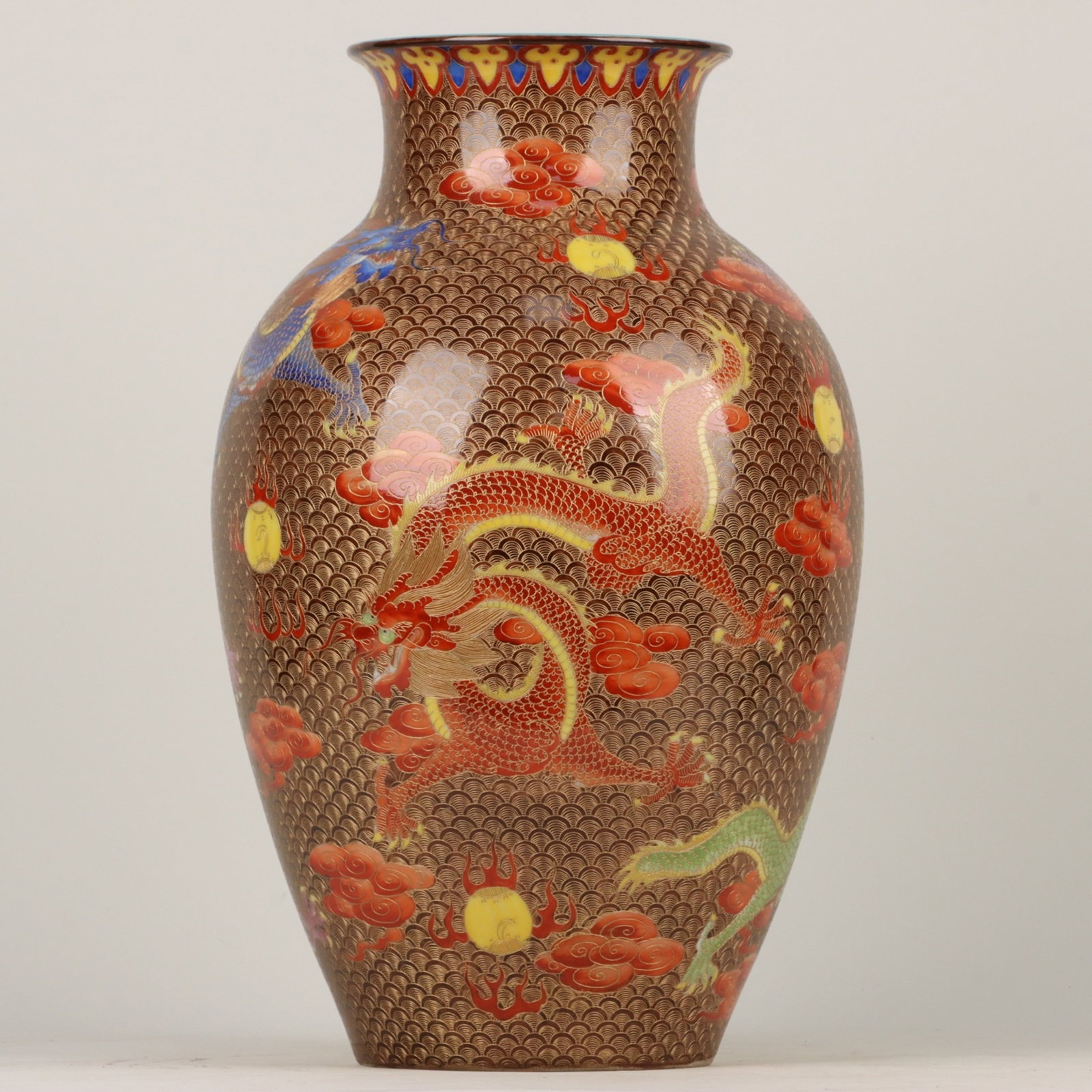 A Huge Enamel Auspicious Cloud and Dragon Pattern Vase - 2