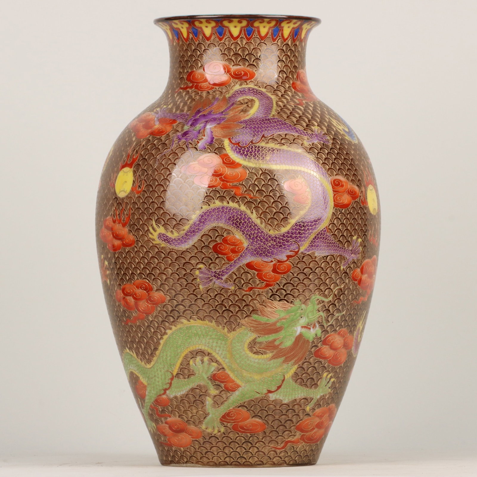 A Huge Enamel Auspicious Cloud and Dragon Pattern Vase - 3