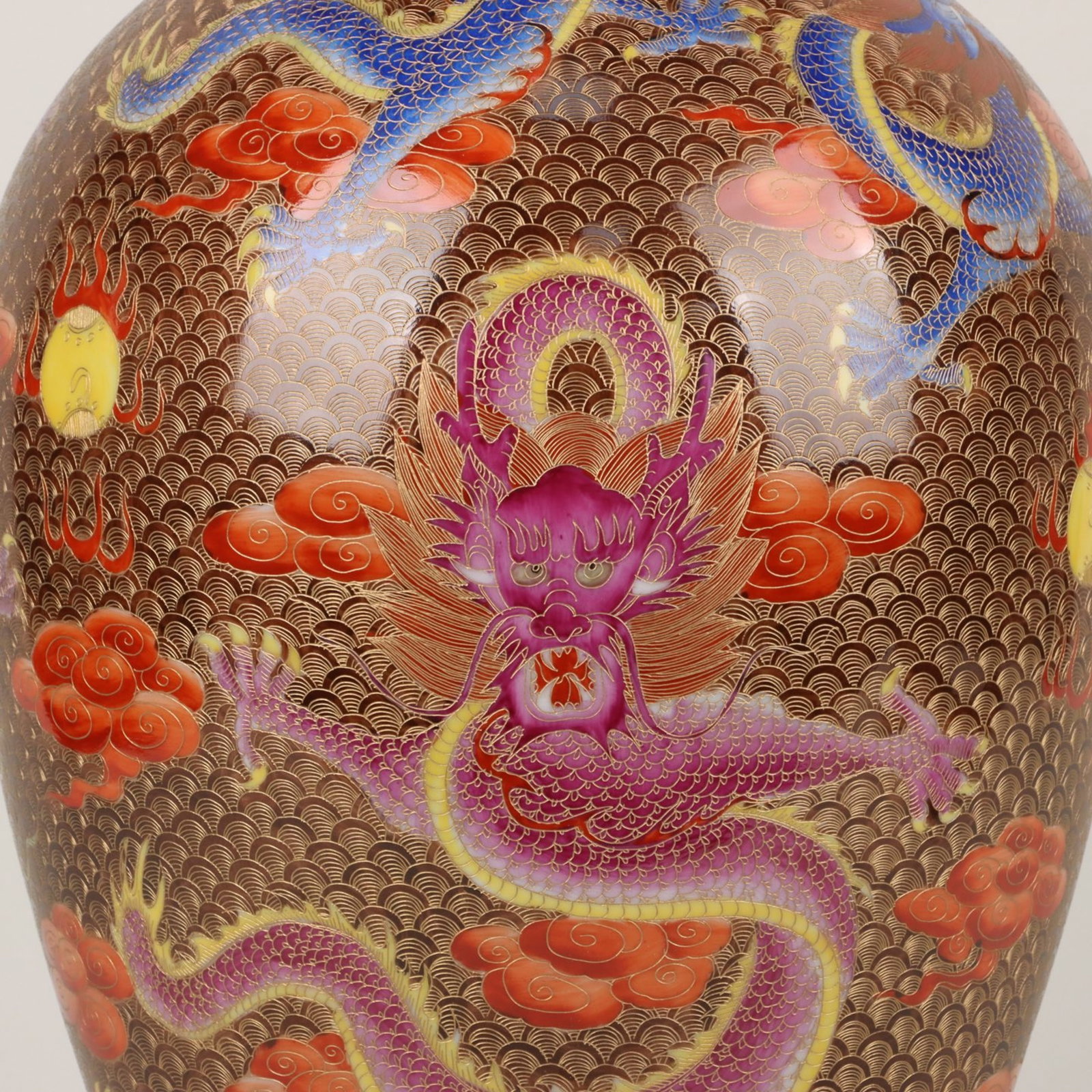 A Huge Enamel Auspicious Cloud and Dragon Pattern Vase - 5