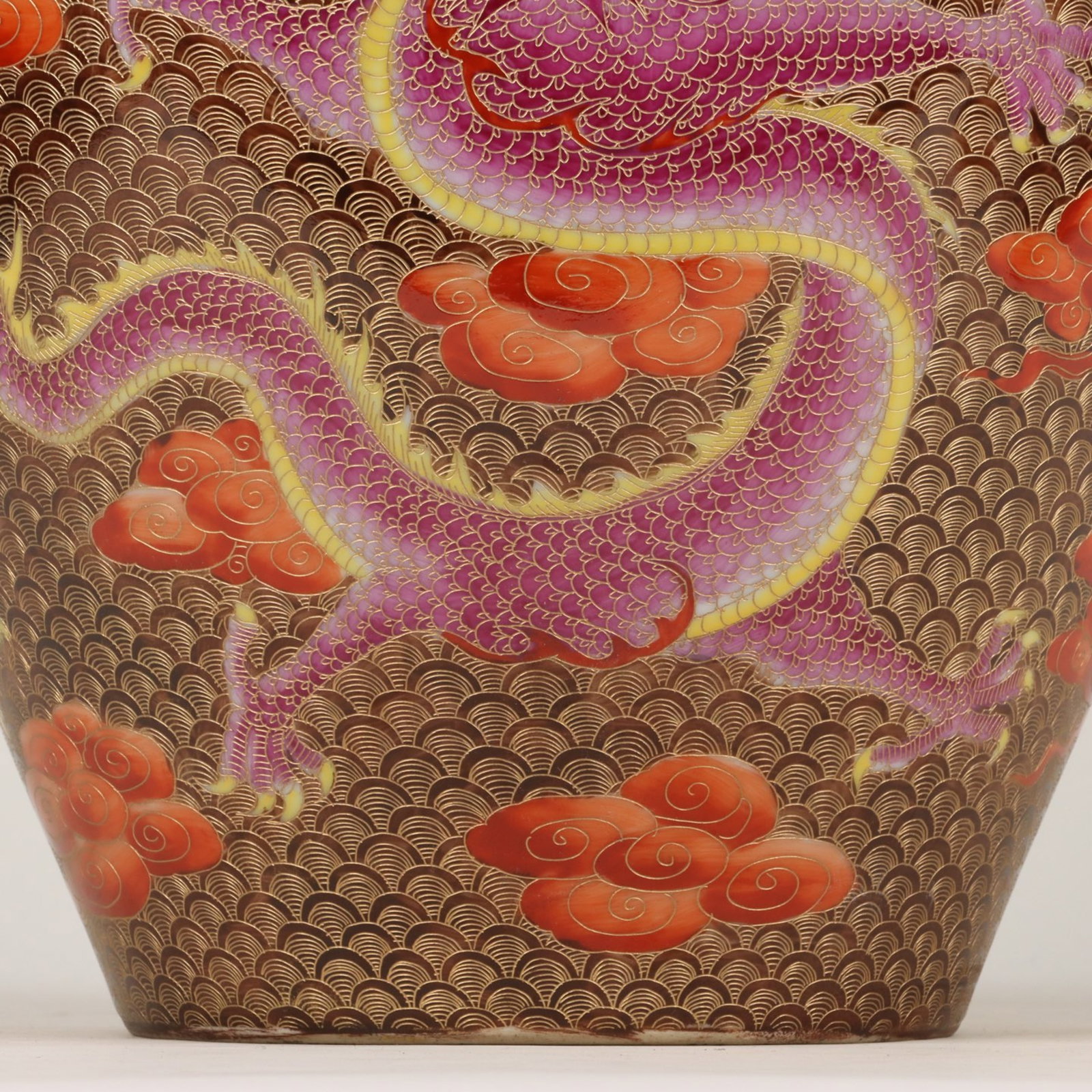 A Huge Enamel Auspicious Cloud and Dragon Pattern Vase - 6
