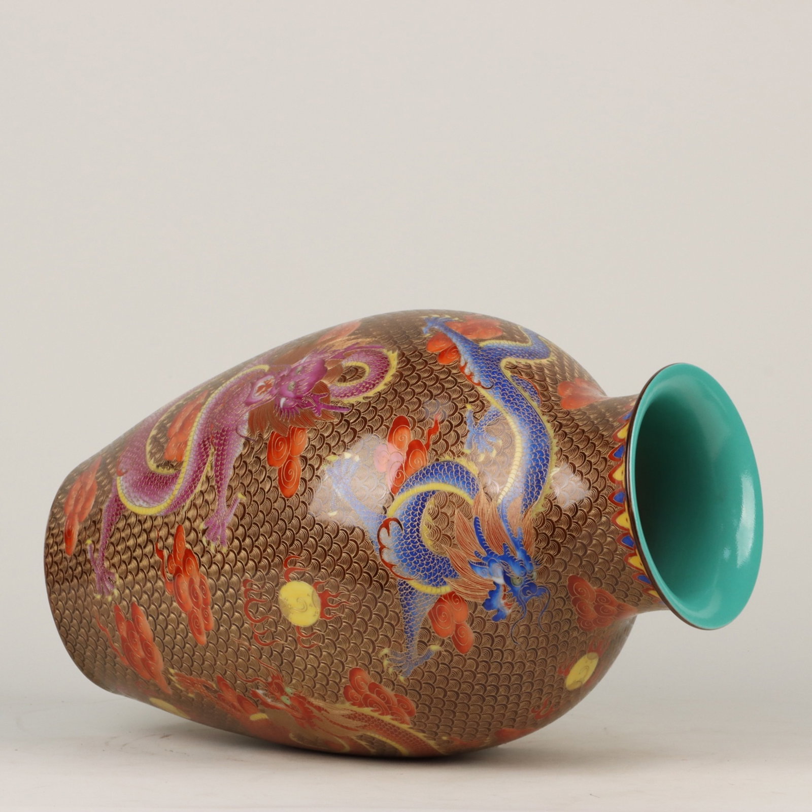 A Huge Enamel Auspicious Cloud and Dragon Pattern Vase - 7