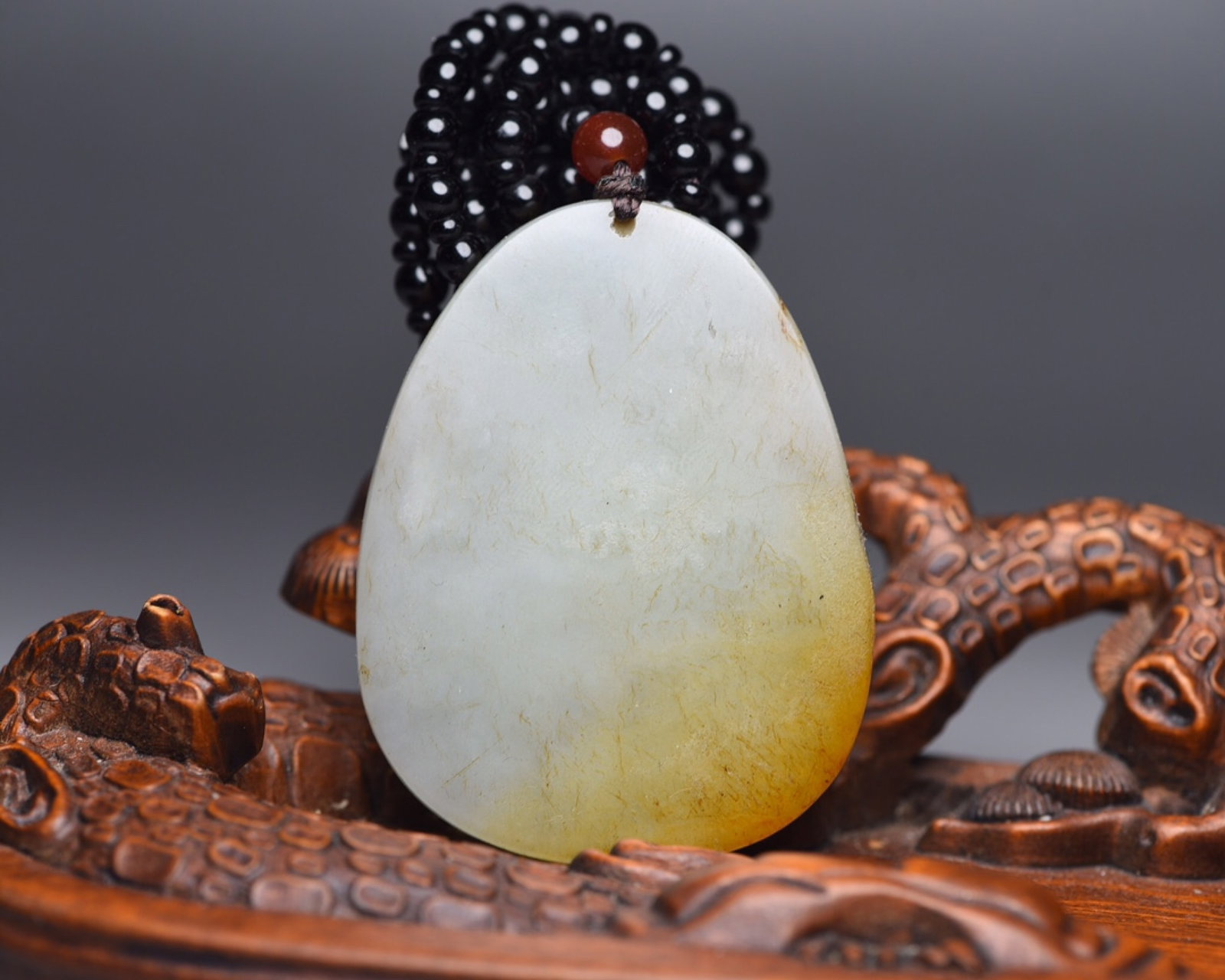 An Exquisite White Jade Fish Pattern Pendant - 2