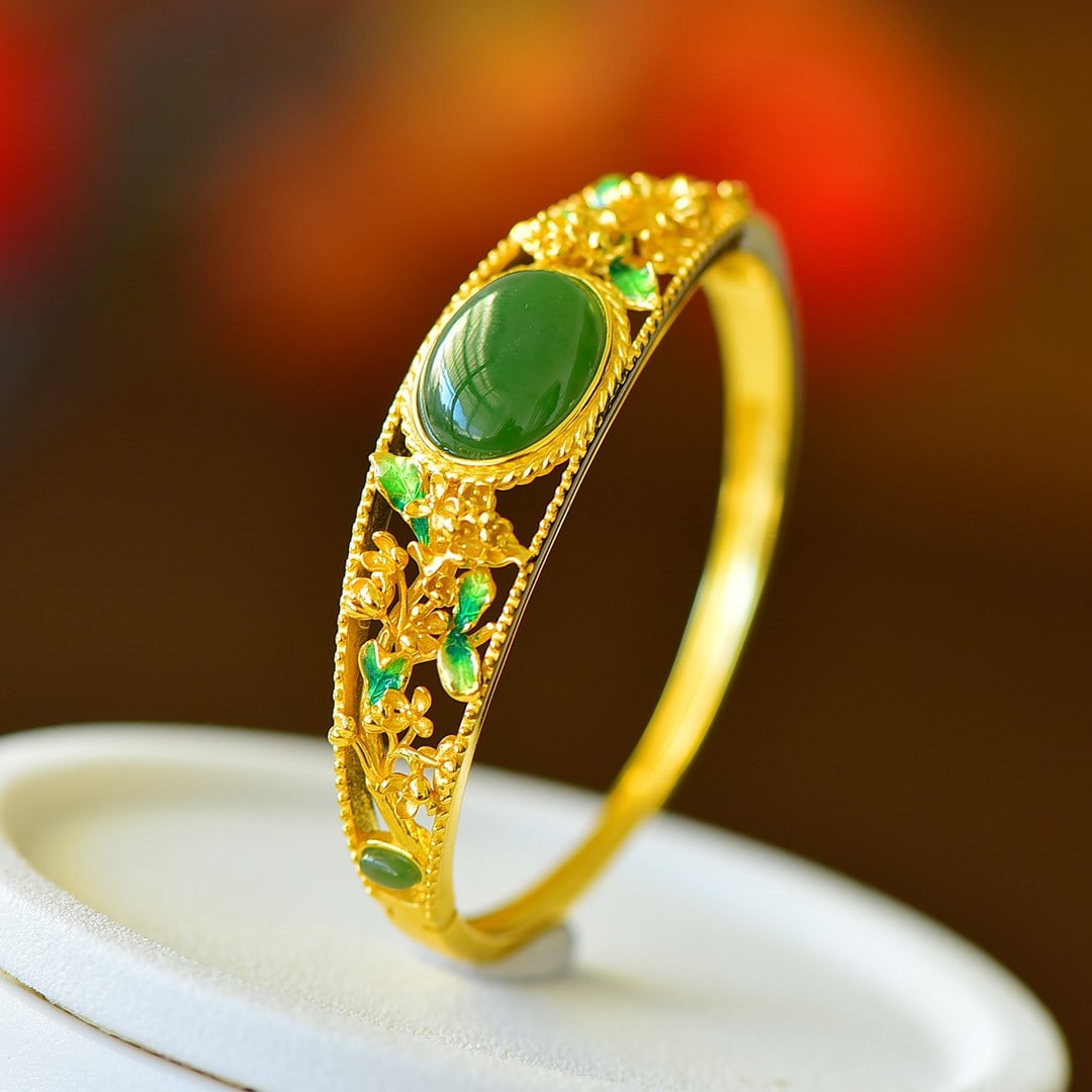 An Exquisite Sterling Silver-Gold Plated Inlaid Jasper Enamel Bracelet: An Exquisite Sterling Silver-Gold Plated Inlaid Jasper Enamel Bracelet,Size:13mmx18mm 纯银镀金镶碧玉珐琅手镯