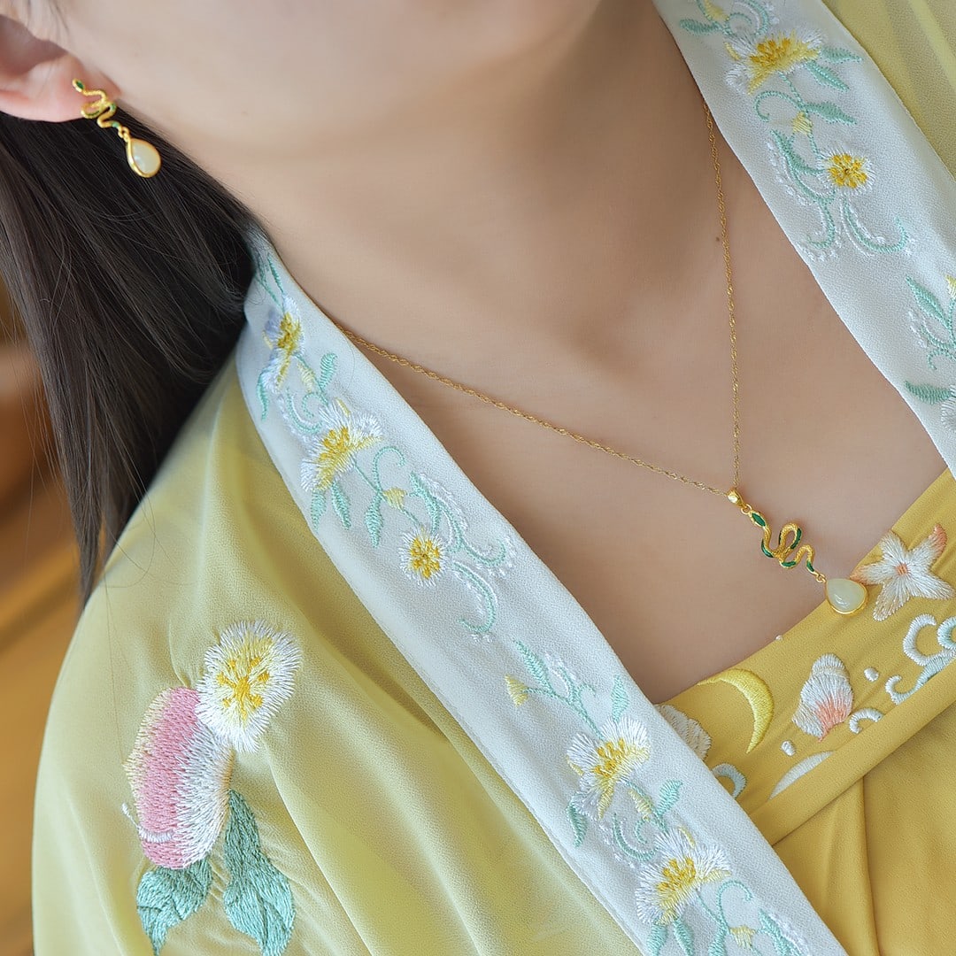 A Set of Fine Sterling Silver-Gold Plated Inlaid White Jade Enamel Pendant: A Set of Fine Sterling Silver-Gold Plated Inlaid White Jade Enamel Pendant,Size:8mmx12mm 6mmx9mm 一套纯银镀金镶白玉珐琅挂件