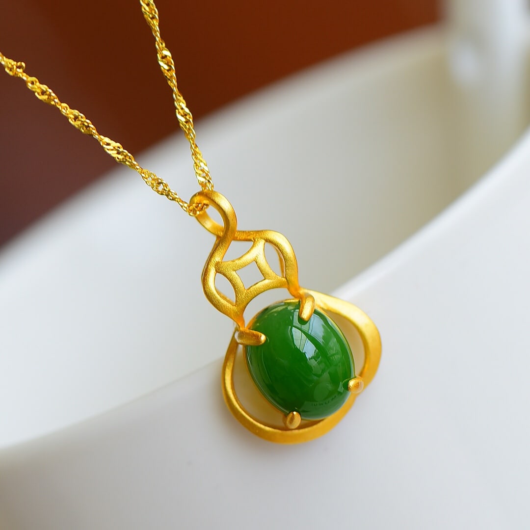 An Exquisite Sterling Silver-Gold Plated Inlaid Jasper Pendant: An Exquisite Sterling Silver-Gold Plated Inlaid Jasper Pendant , Size :9mmx11mm 纯银镀金镶碧玉吊坠,尺寸:9mmx11mm