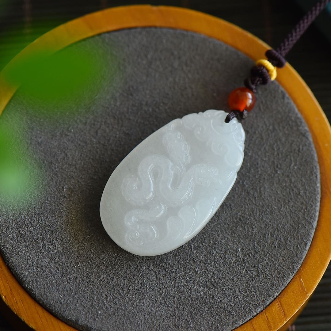 An Exquisite White Jade Snake Pattern Pendant - 2