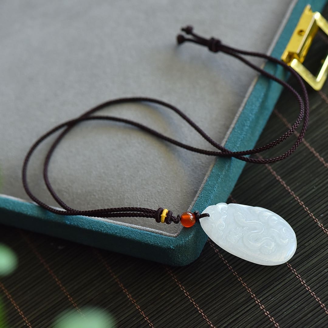 An Exquisite White Jade Snake Pattern Pendant - 5