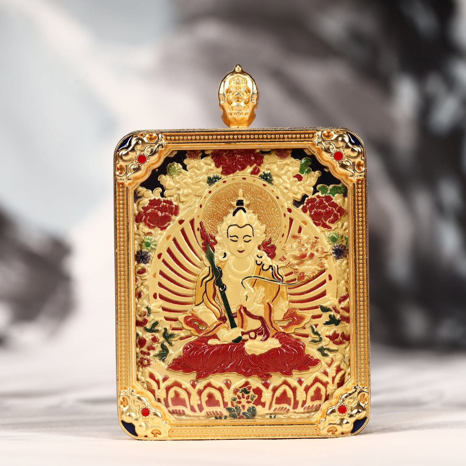 An Exquisite Painted Color Statue of Bodhisattva Tangka: An Exquisite Painted Color Statue of Bodhisattva Tangka,Size:2inx2.8in 彩绘菩萨像唐卡
