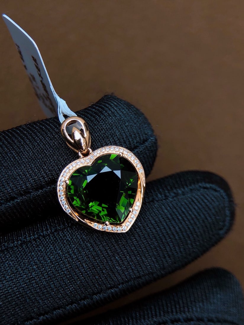 6.88Ctw Natural Tourmaline Necklace: 6.88Ctw Natural Tourmaline Necklace,Size:11.5mmx12mm 6.88Ctw天然碧玺项链