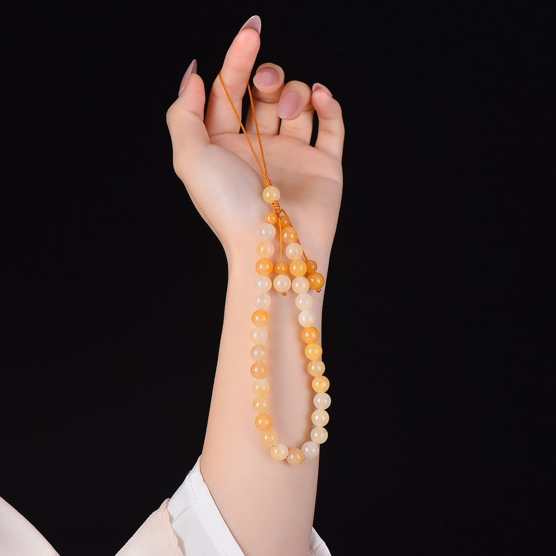 An Exquisite Yellow Jade Pendant: An Exquisite Yellow Jade Pendant,Size:8mm 黄玉挂件