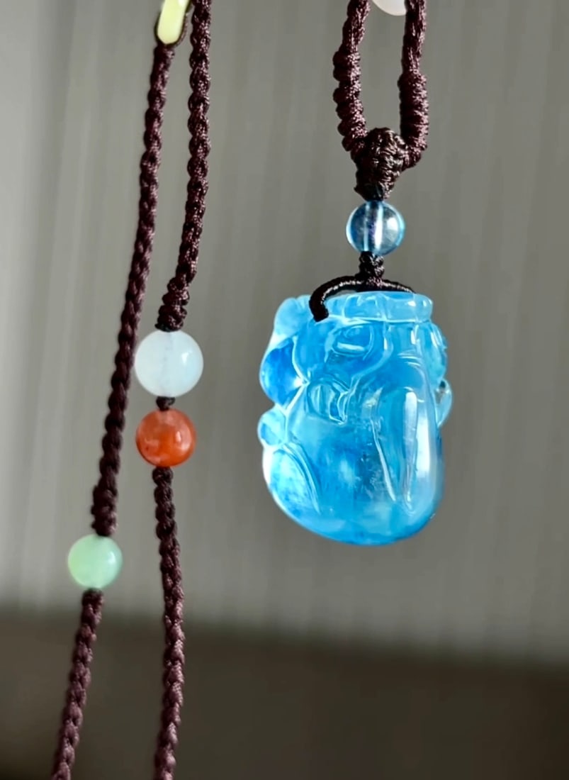 An Exquisite Aquamarine Wealth-Attracting Creature Necklace: An Exquisite Aquamarine Wealth-Attracting Creature Necklace,Size:23mmx15.2mm,Weight:10.9g 海蓝宝貔貅吊坠