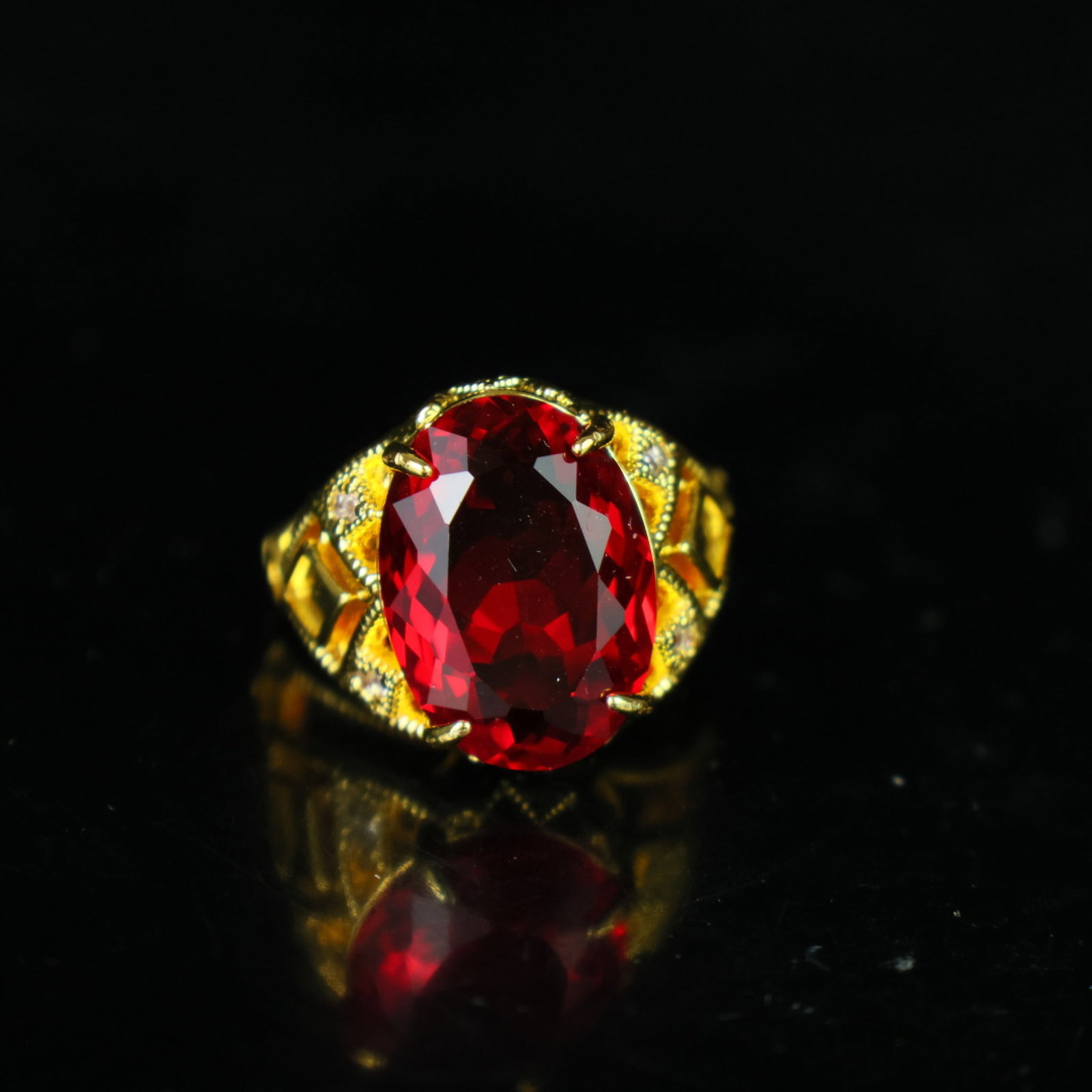 An Exquisite Ring: An Exquisite Ring,Size:18mmx11mm 一个精美的戒指