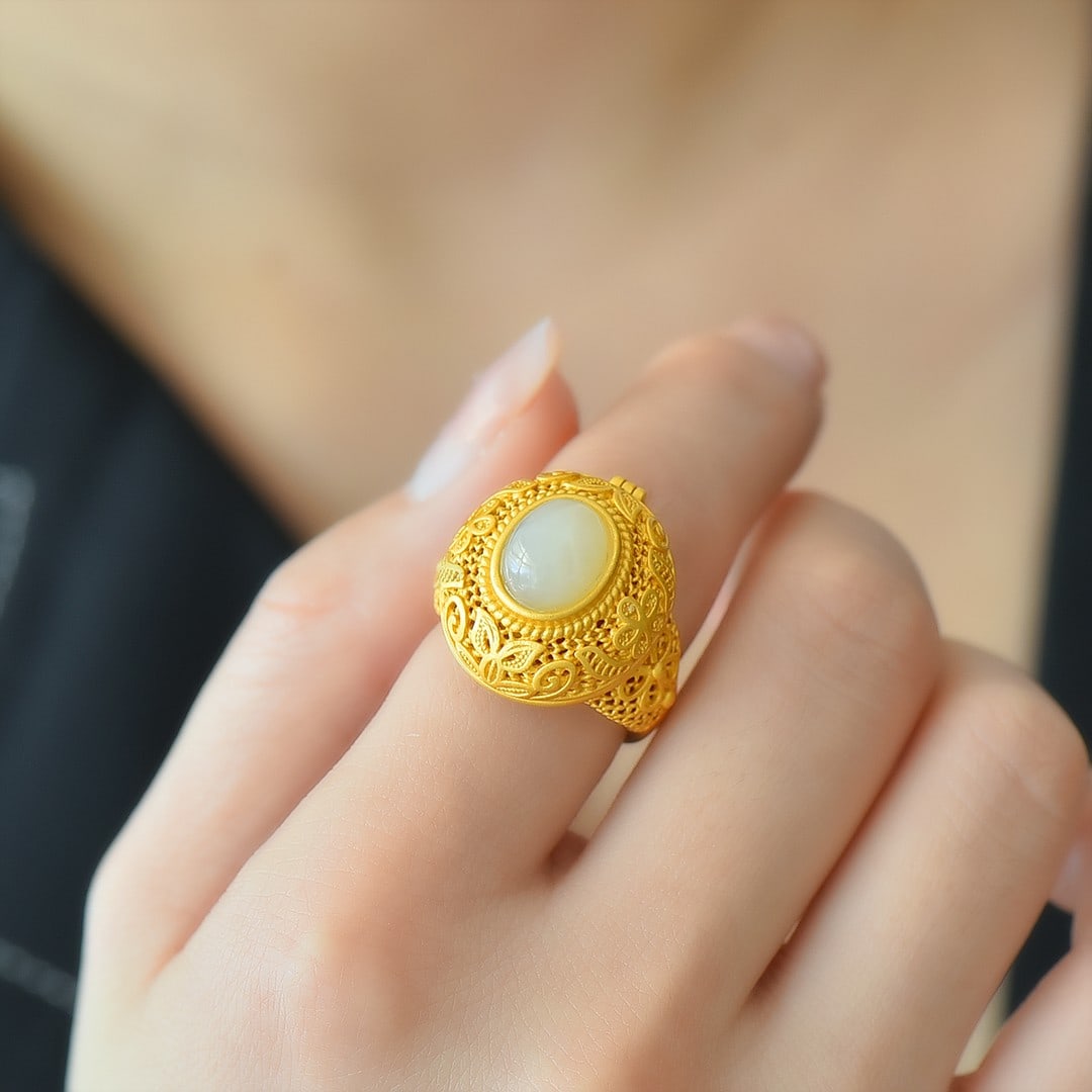 An Exquisite Sterling Silver-Gold Plated Inlaid White Jade Ring: An Exquisite Sterling Silver-Gold Plated Inlaid White Jade Ring,Size:8mmx10mm 纯银镀金镶白玉戒指
