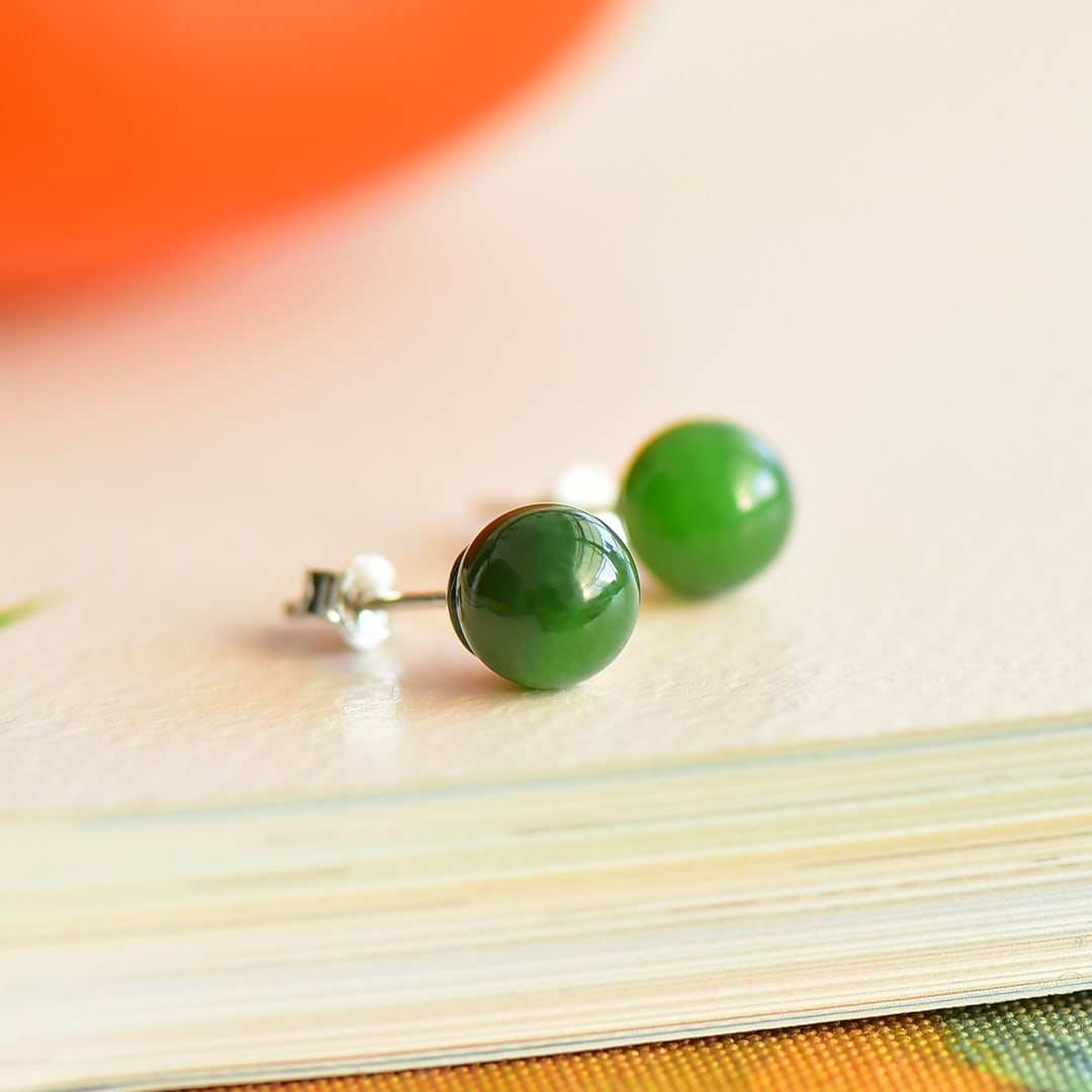 A Pair of Exquisite Sterling Silver Inlaid Jasper Earrings: A Pair of Exquisite Sterling Silver Inlaid Jasper Earrings,Size:8mm 一对纯银镶碧玉耳环