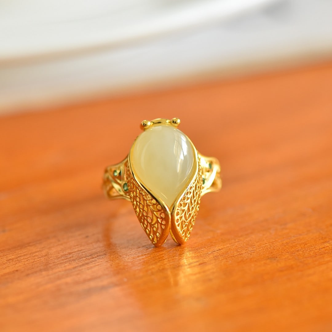 An Exquisite Sterling Silver-Gold Plated Inlaid White Jade Cicada Ring: An Exquisite Sterling Silver-Gold Plated Inlaid White Jade Cicada Ring,Size:10mmx14mm 纯银镀金镶白玉蝉戒指