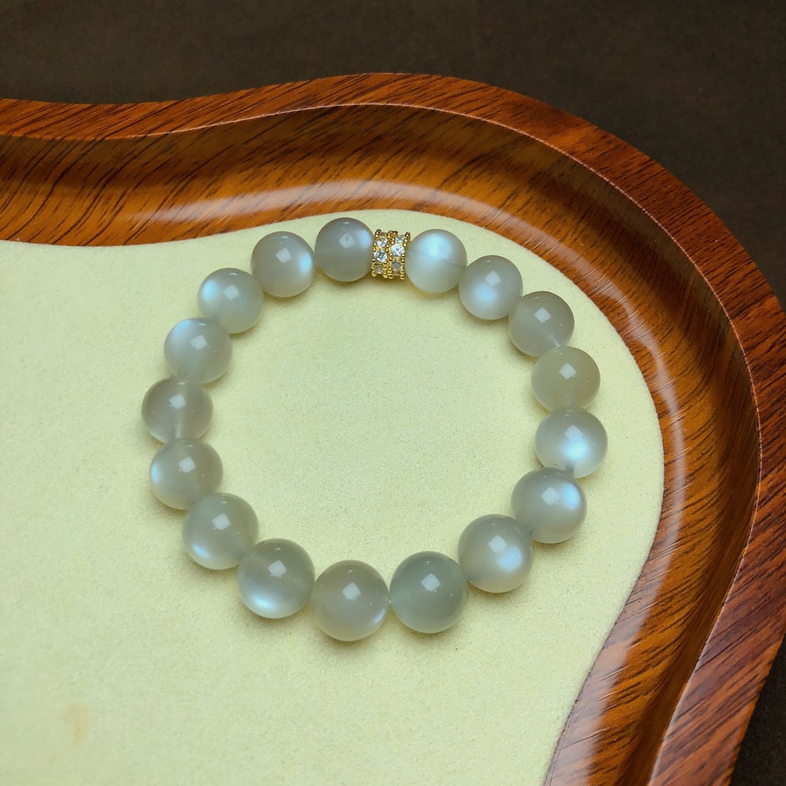 An Exquisite Crystal Bracelet: An Exquisite Crystal Bracelet,Size:11.2mm,Weight:33g 水晶手串