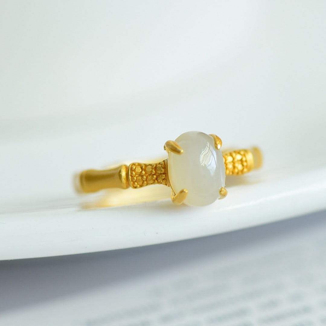 An Exquisite Sterling Silver-Gold Plated Inlaid White Jade Ring,Inlaid Diamond: An Exquisite Sterling Silver-Gold Plated Inlaid White Jade Ring,Inlaid Diamond,Size:6mmx8mm 纯银镀金镶白玉戒指,嵌钻石