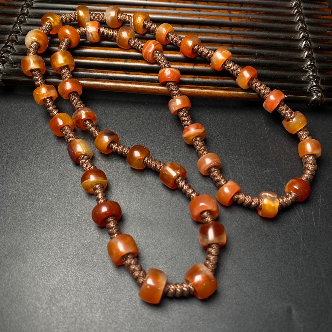 A Precious Agate Necklace: A Precious Agate Necklace,Size:12mmx8mm 玛瑙项链