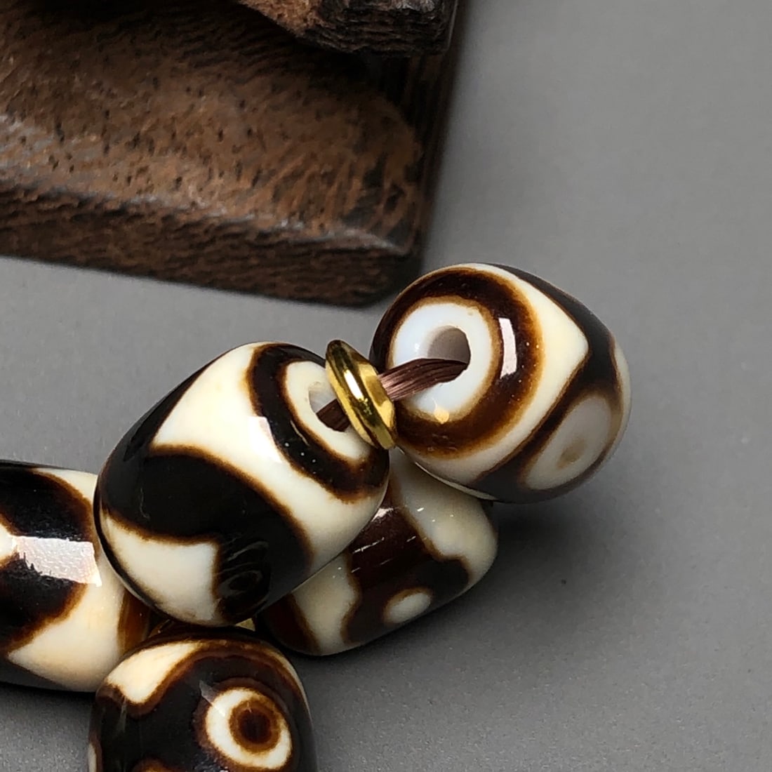 A Precious Dzi Bead Bracelets - 9