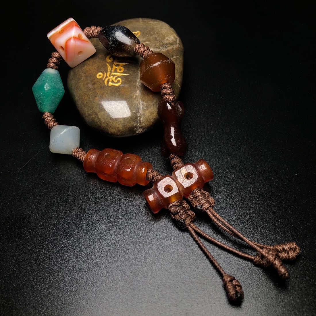 An Exquisite Agate Bracelet - 2
