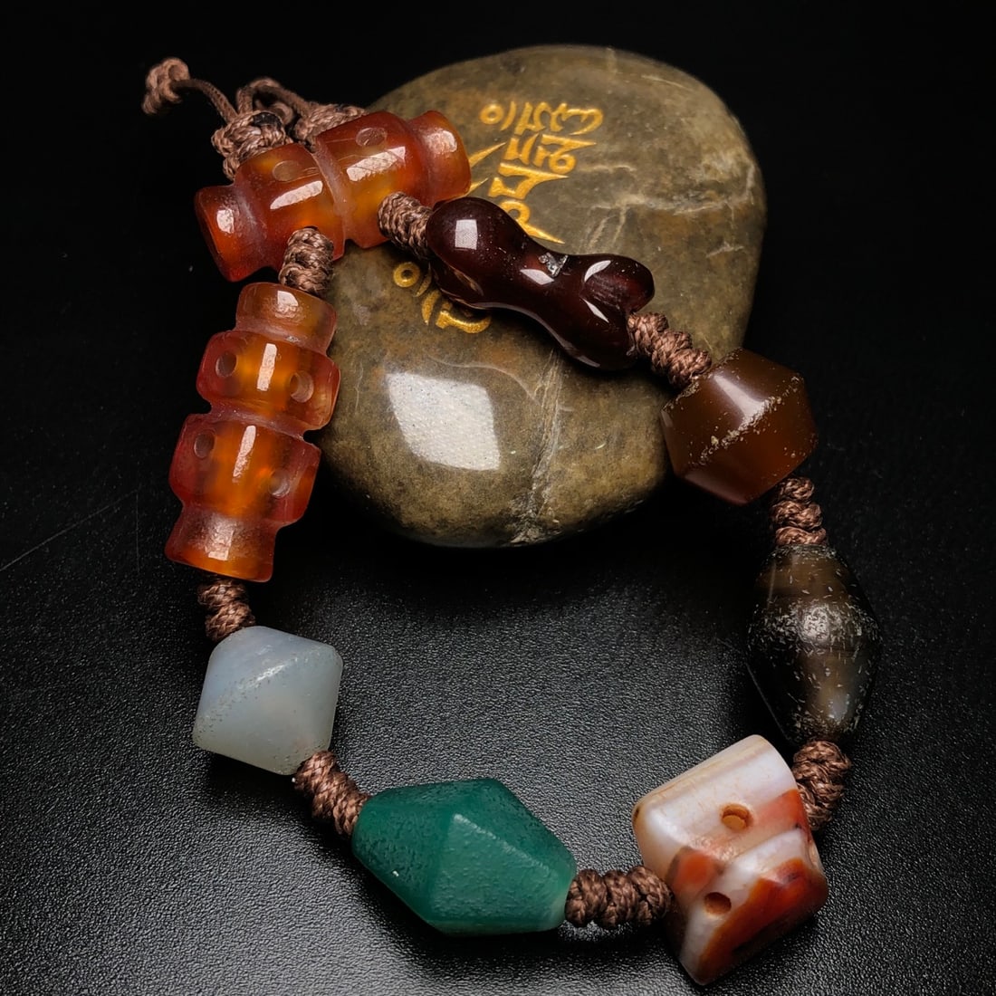 An Exquisite Agate Bracelet - 3