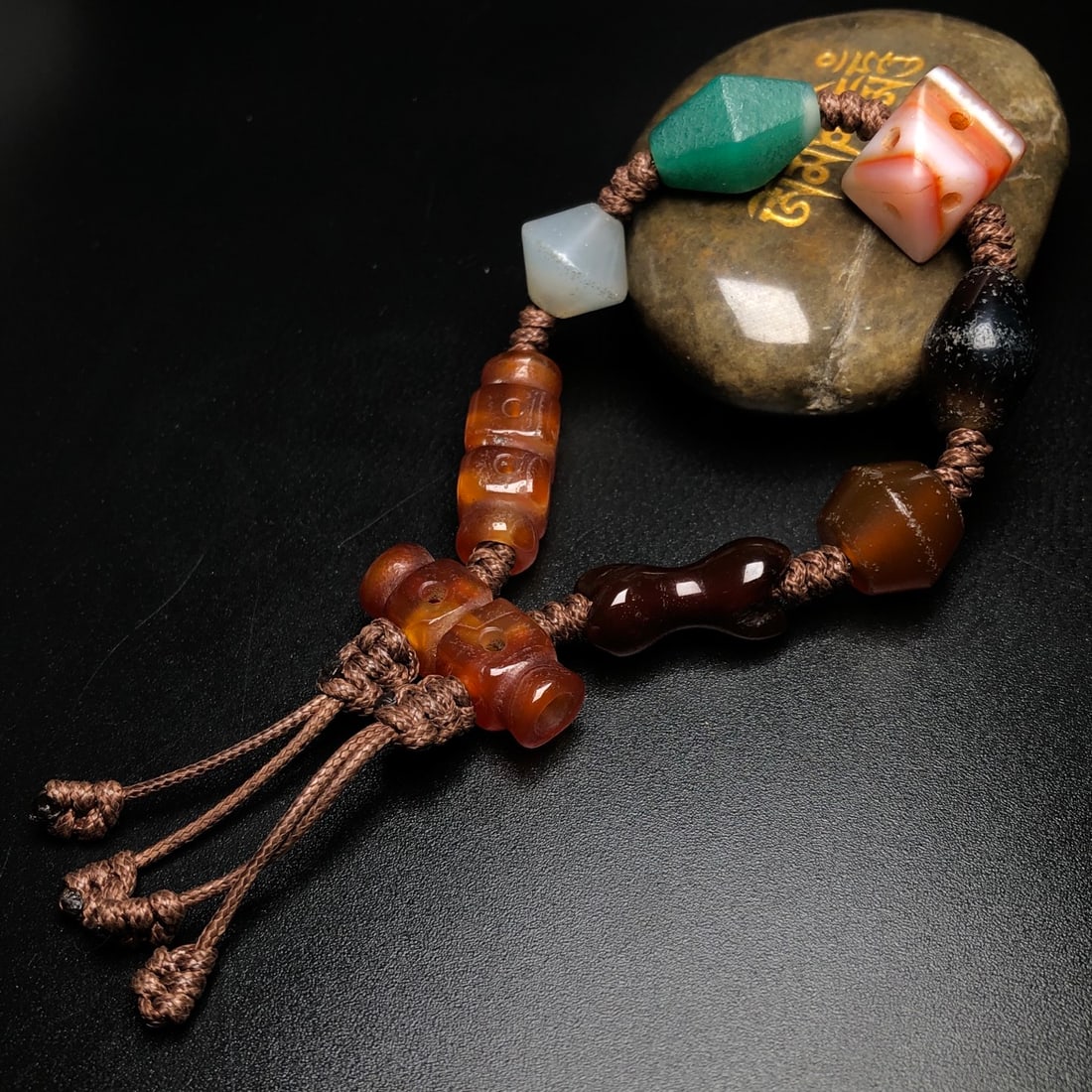 An Exquisite Agate Bracelet - 4