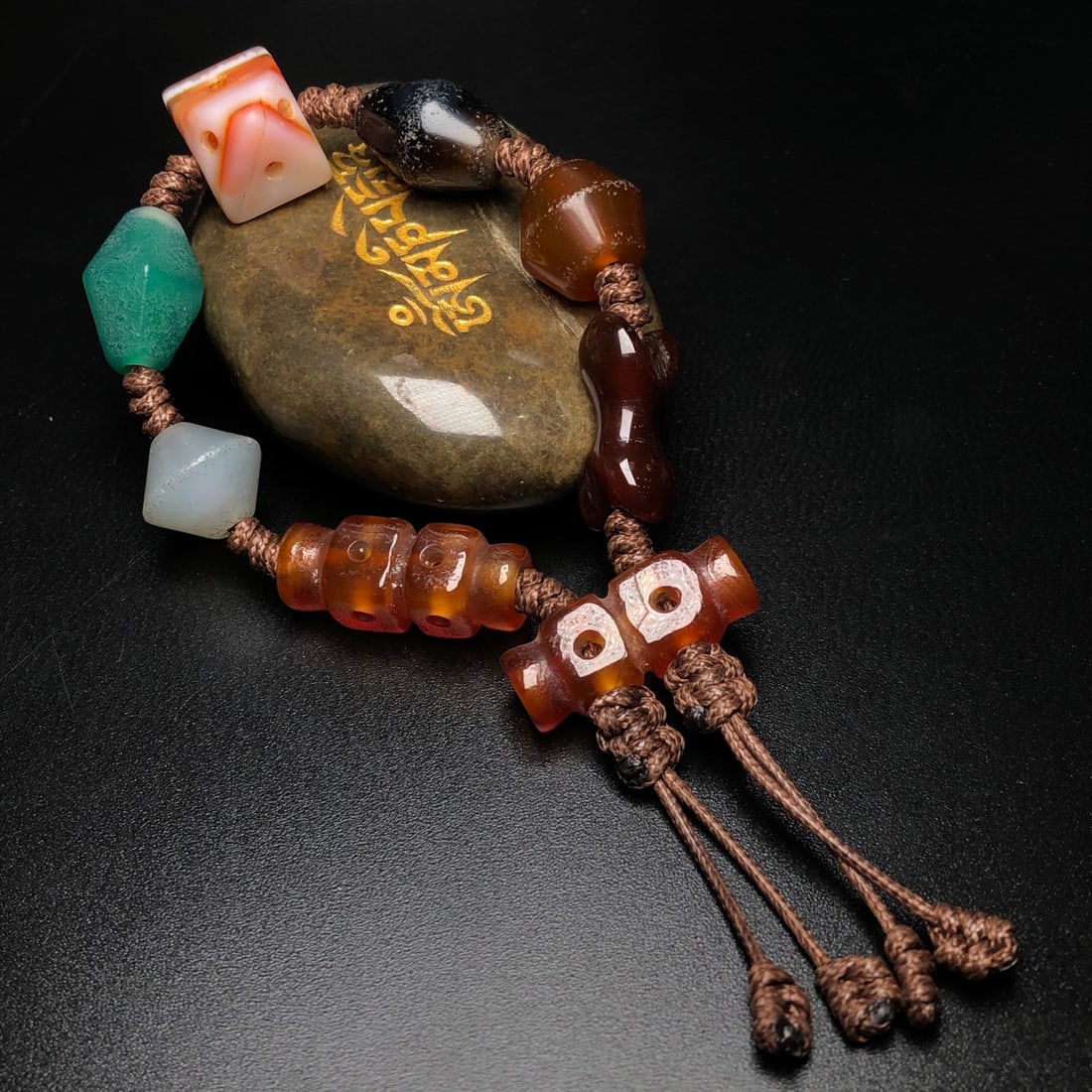 An Exquisite Agate Bracelet - 5