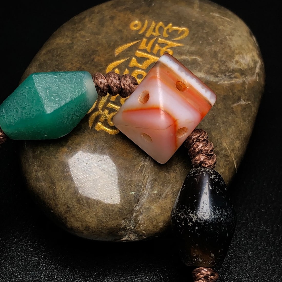 An Exquisite Agate Bracelet - 6