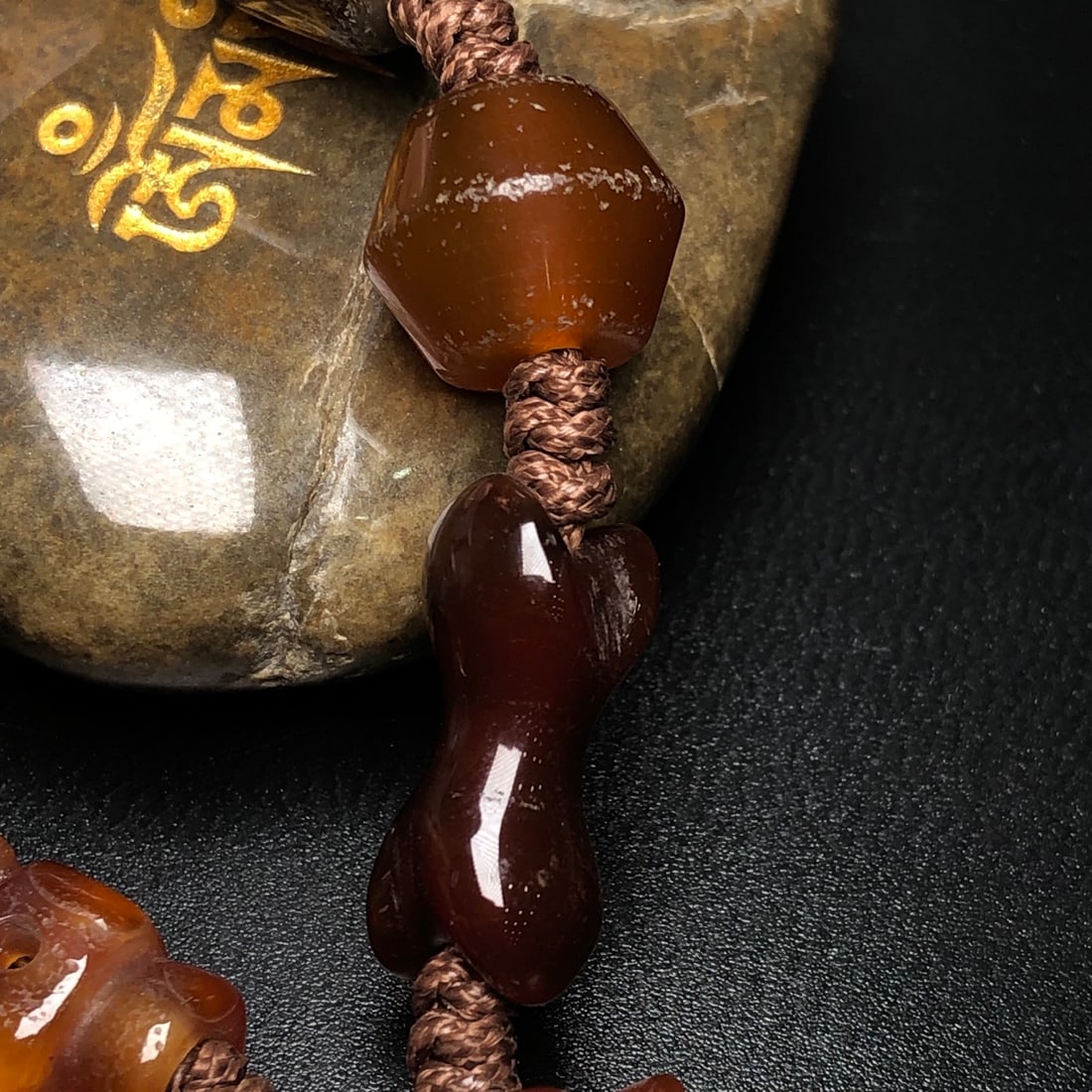 An Exquisite Agate Bracelet - 7