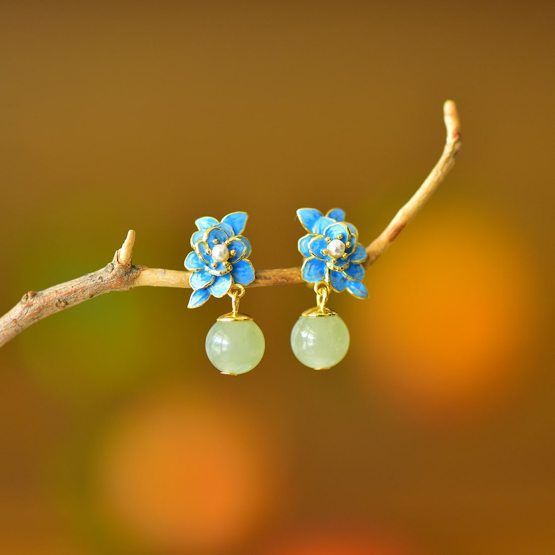A Pair of Exquisite Sterling Silver-Gold Plated Inlaid Greenish Jade Earrings,Inlaid Pearls: A Pair of Exquisite Sterling Silver-Gold Plated Inlaid Greenish Jade Earrings,Inlaid Pearls,Size:10mmx10mm