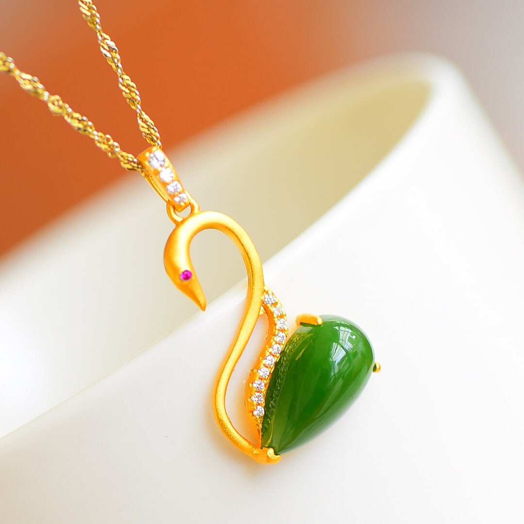 An Exquisite Sterling Silver-Gold Plated Inlaid Jasper Necklace,Inlaid Diamond: An Exquisite Sterling Silver-Gold Plated Inlaid Jasper Necklace,Inlaid Diamond 纯银镀金镶碧玉项链,嵌钻石
