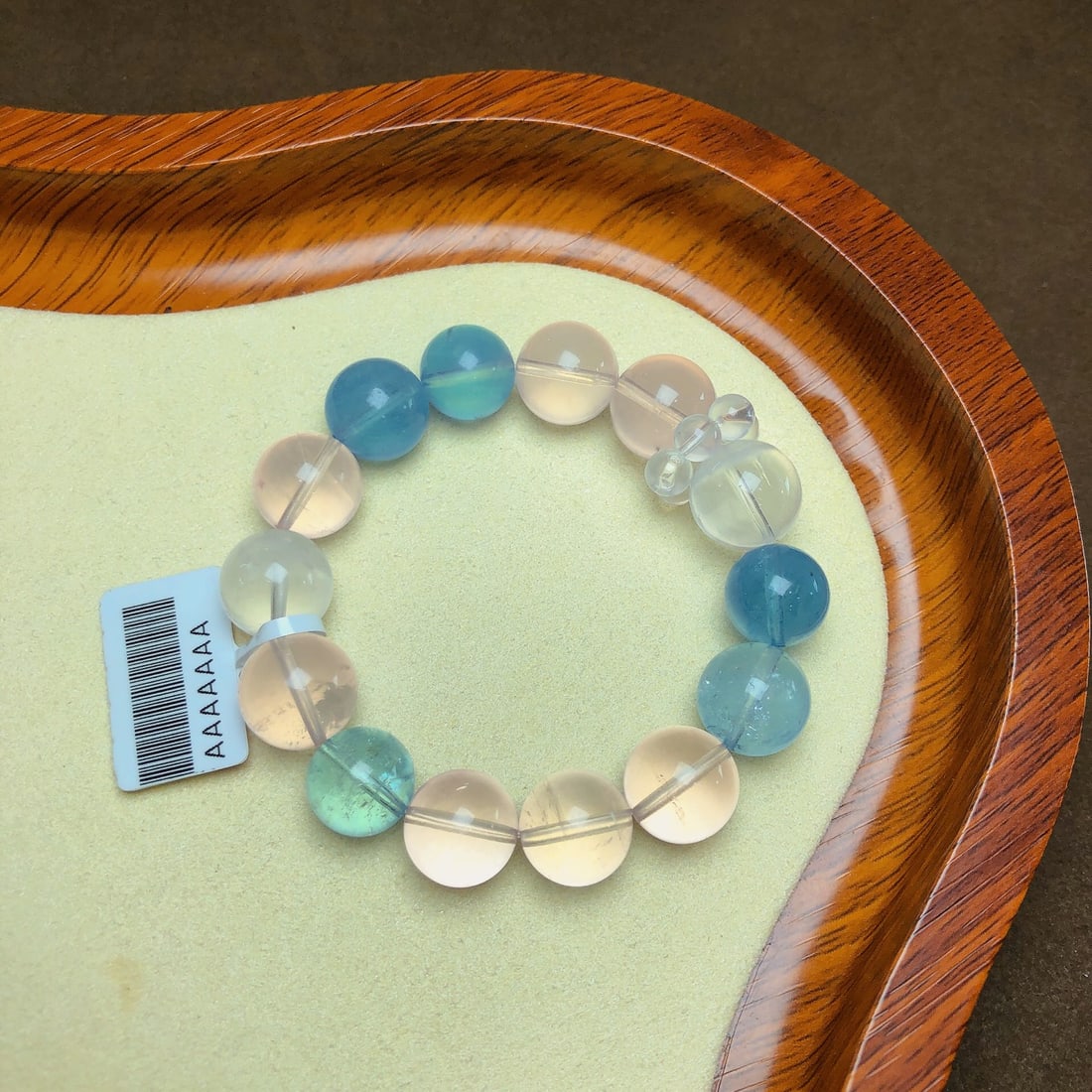An Exquisite Crystal Bracelet: An Exquisite Crystal Bracelet,Size:11.7mm,13.6mm,Weight:42.6g 水晶手串