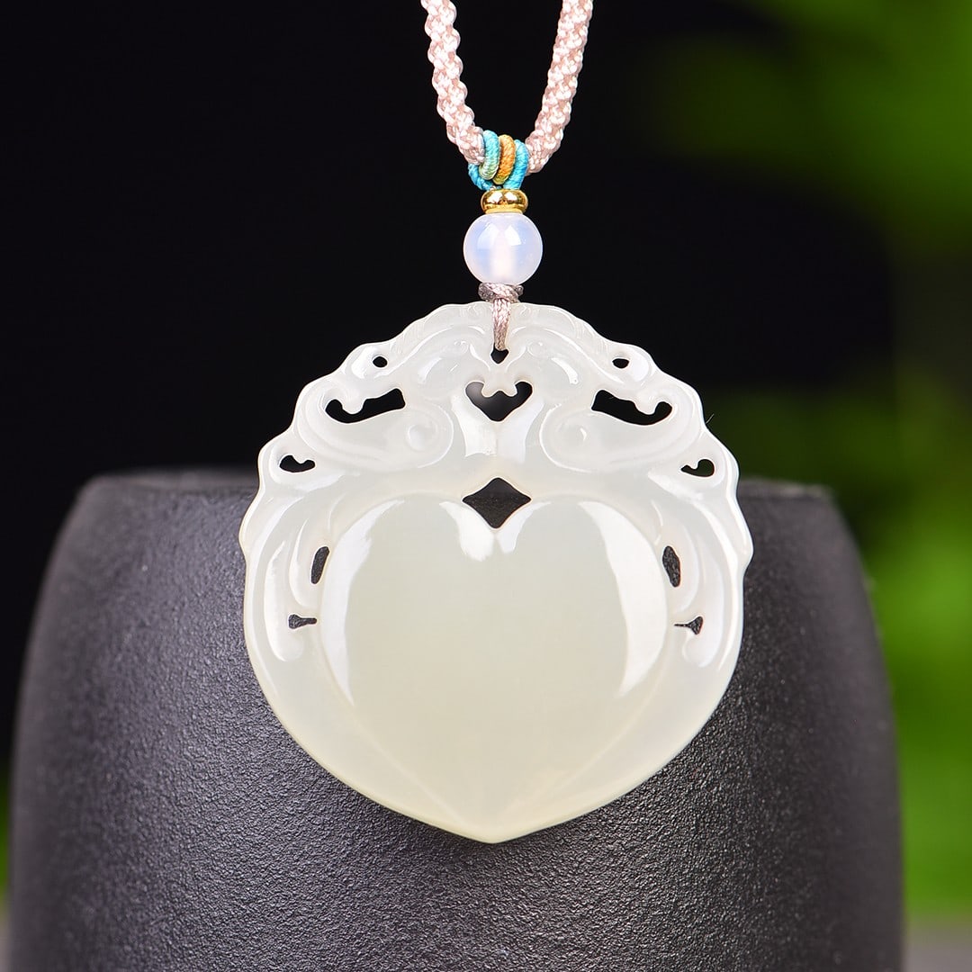 An Exquisite White Jade Pendant: An Exquisite White Jade Pendant,Size:41mmx44mm 白玉挂件