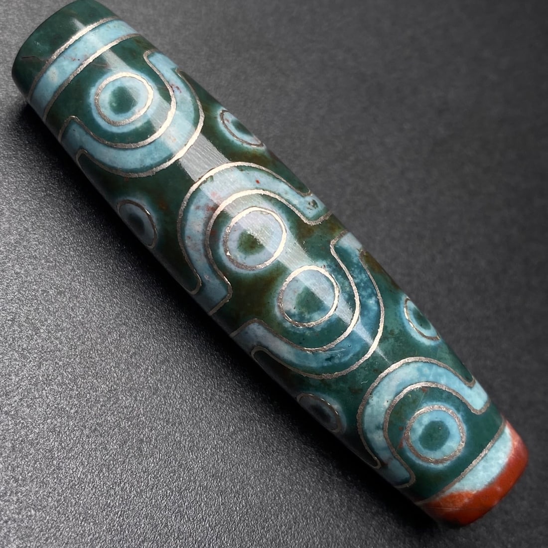 An Exquisite Dzi Bead Inlaid Silver Pendant: An Exquisite Dzi Bead Inlaid Silver Pendant,Size:59mmx15mm,Weight:22.2g 天珠嵌银挂件