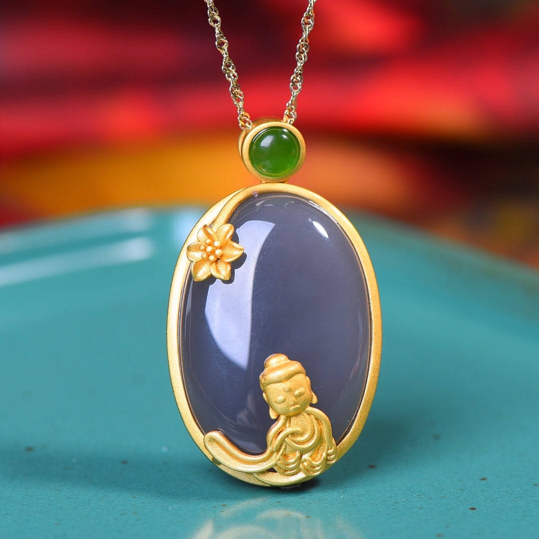 An Exquisite Sterling Silver Inlaid Greenish Jade Buddha Statue Necklace: An Exquisite Sterling Silver Inlaid Greenish Jade Buddha Statue Necklace,Size:20mmx30mm 纯银镶青玉佛像项链